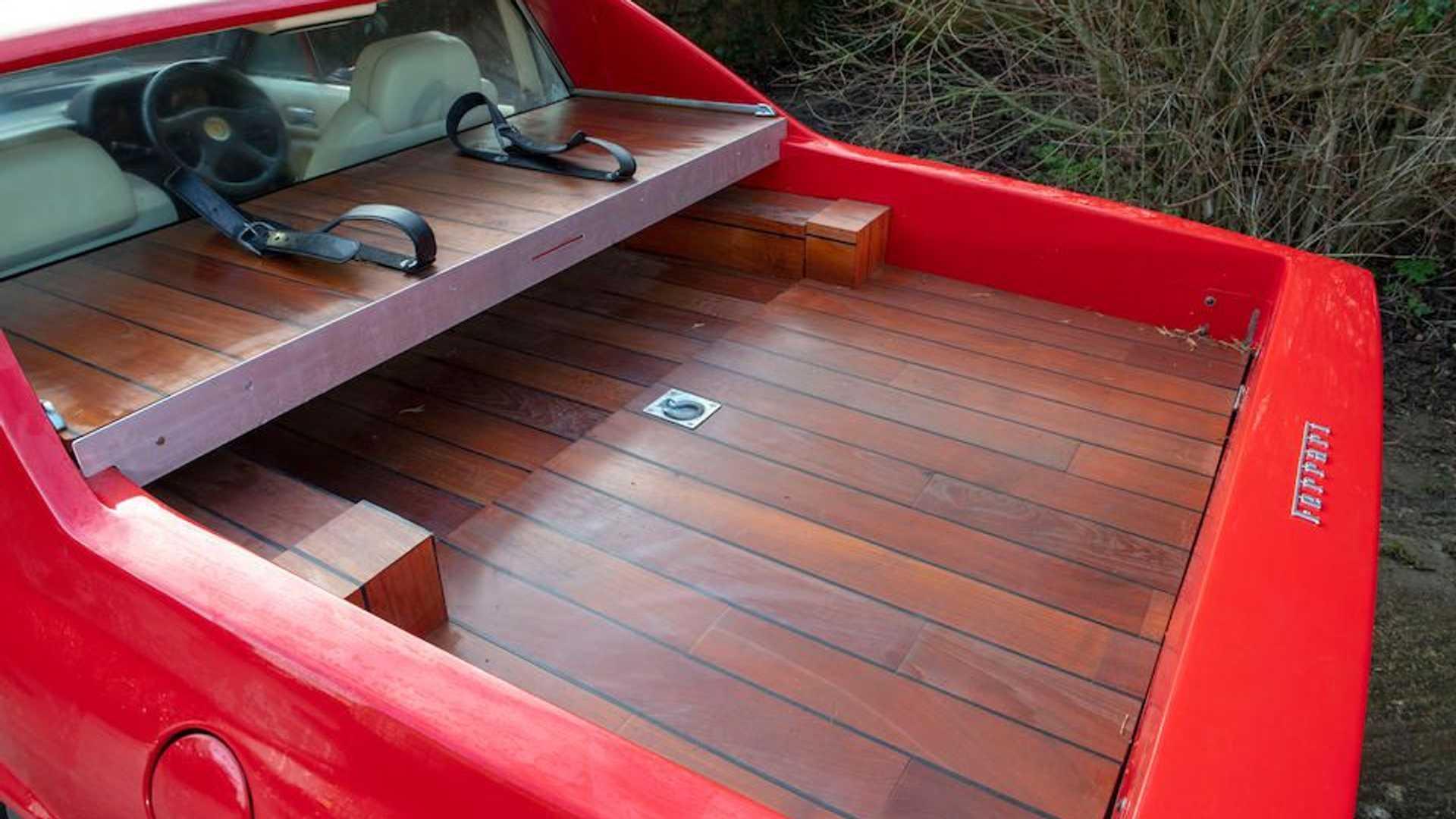 نمای کفی عقب وانت پیکاپ فراری اف 412 / Ferrari F412 pickup truck قرمز رنگ