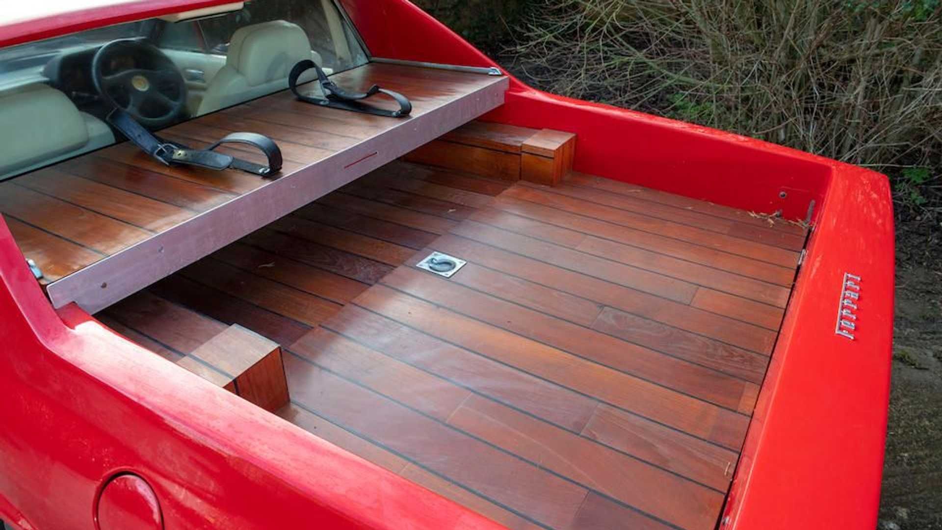 نمای کفی عقب وانت پیکاپ فراری اف 412 / Ferrari F412 pickup truck قرمز رنگ