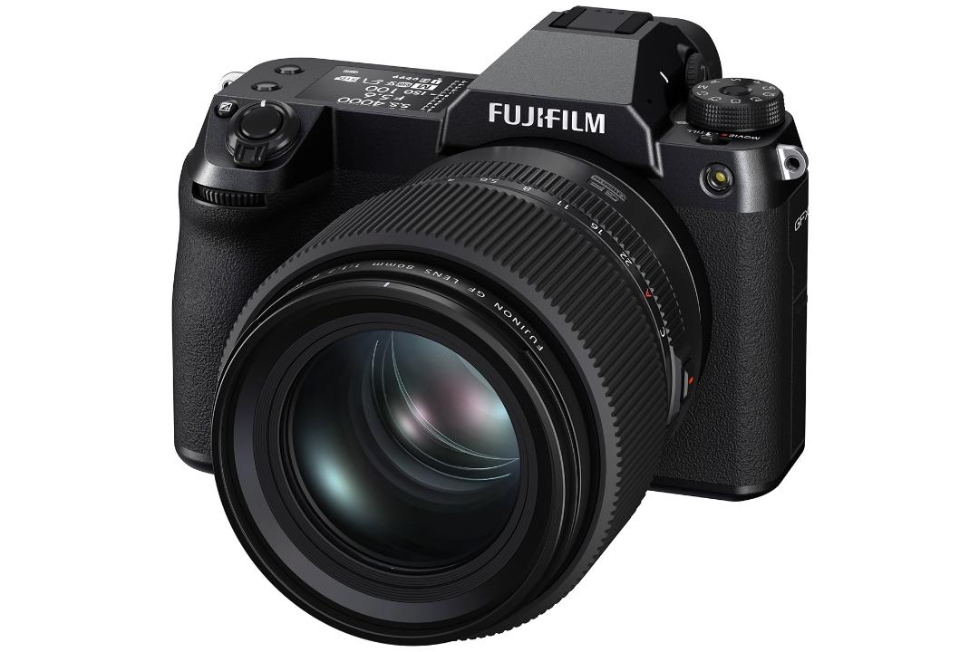 لنز فوجی فیلم GF 80mm f/1.7 R WR روی دوربین GFX100S
