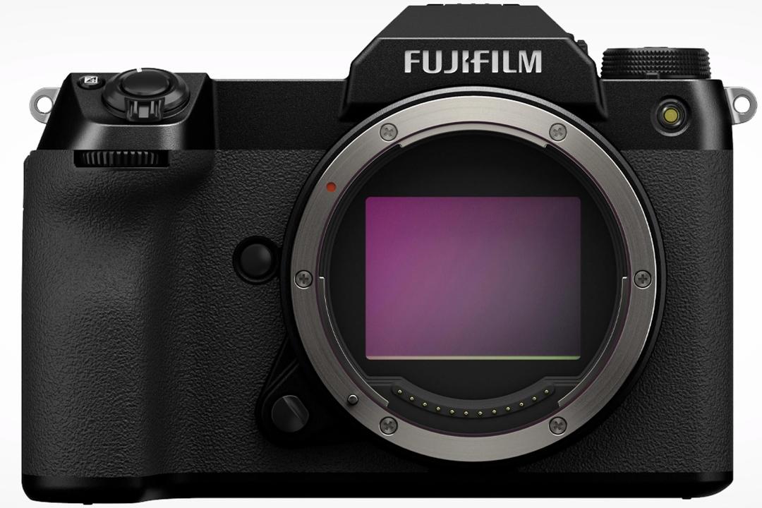 نمای جلو دوربین فوجی فیلم GFX100S بدون لنز
