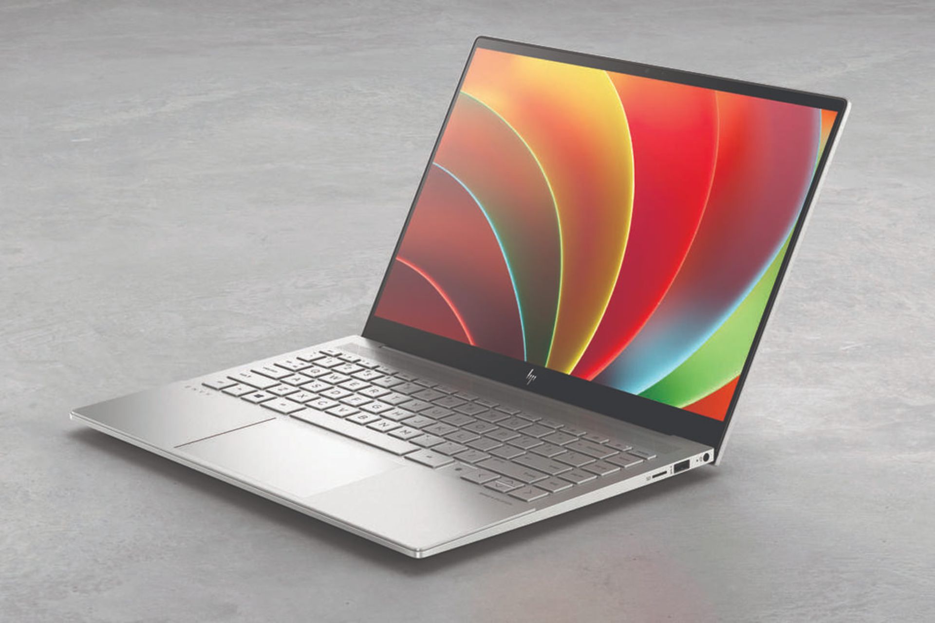 لپ تاپ HP Envy 14 از نمای سه رخ جلو