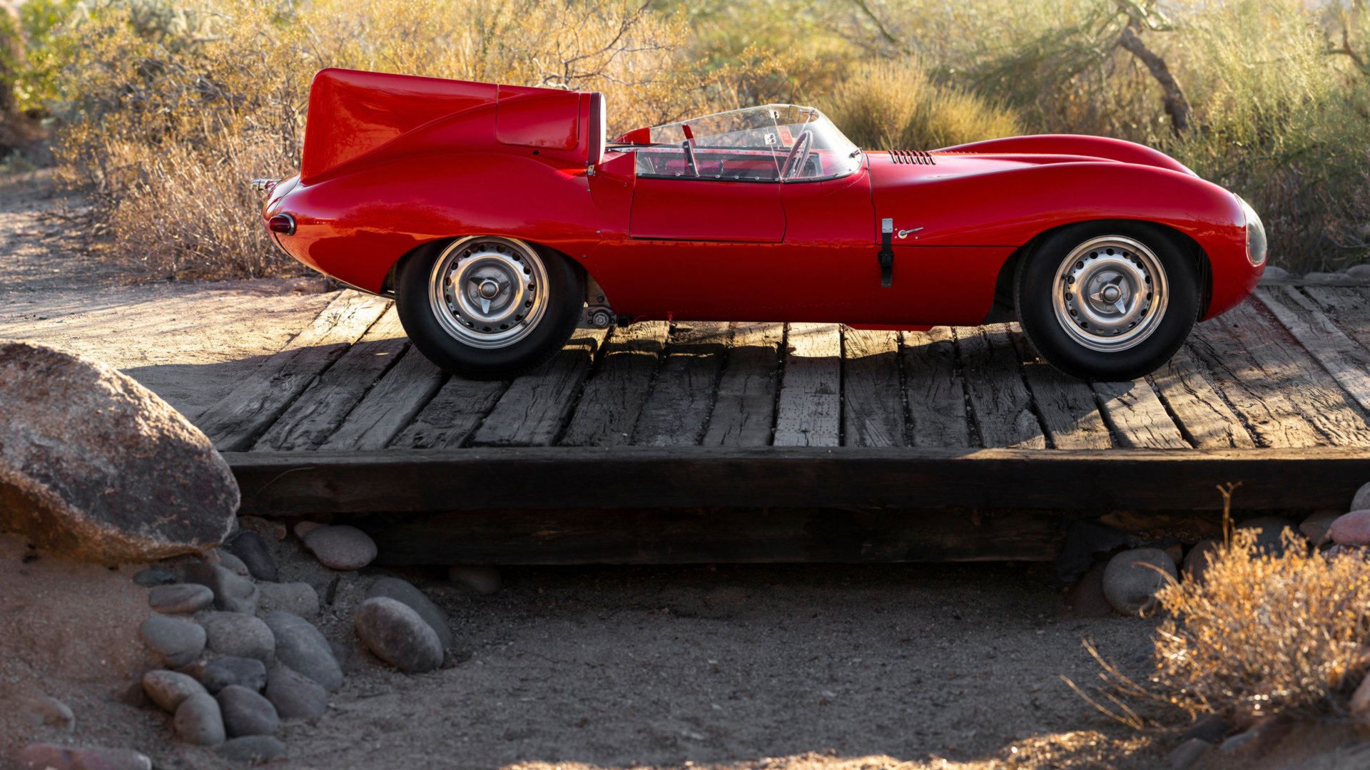 نمای جانبی خودرو جگوار دی تایپ کلاسیک مدل 1955 / 1955 Jaguar D-Type قرمز رنگ