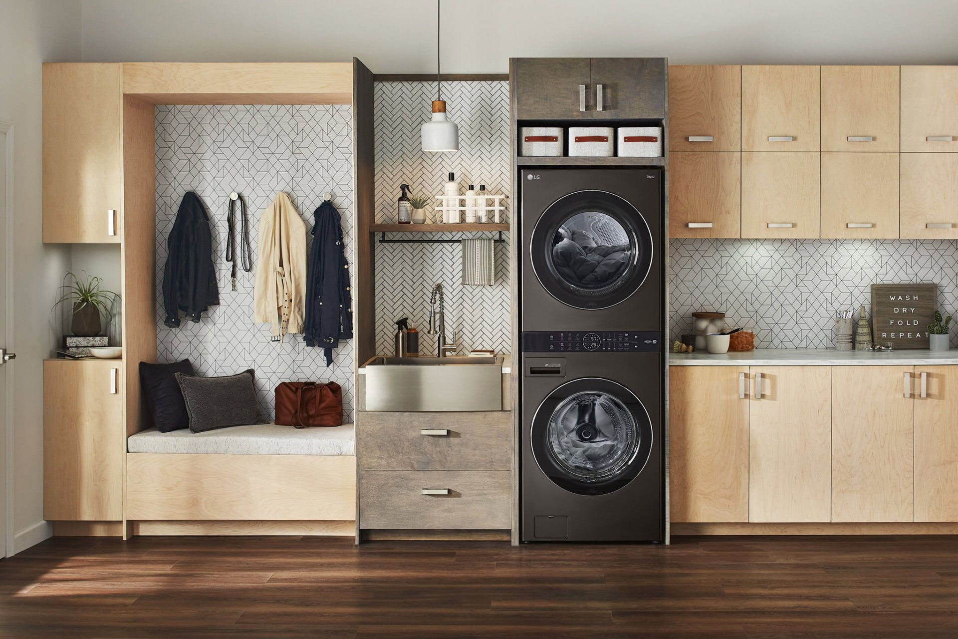 ماشین لباس شویی و خشک کن ال جی LG WashTower در اتاق