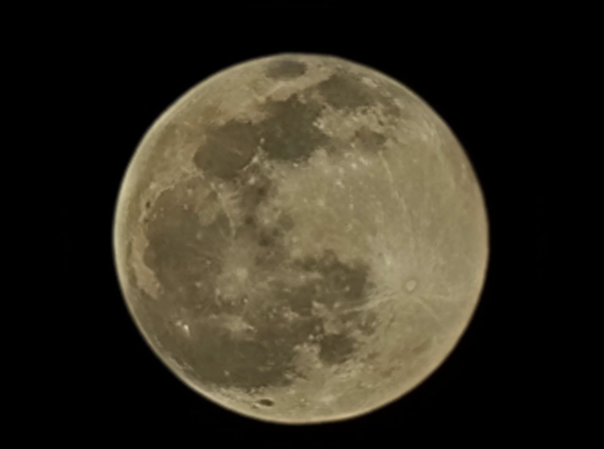 تصویر سطح ماه با گلکسی اس 21 اولترا