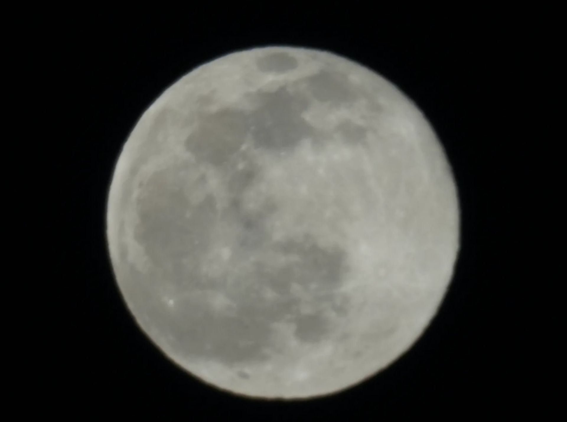تصویر سطح ماه با دوربین Sony A7R III و لنز 600 میلی متری