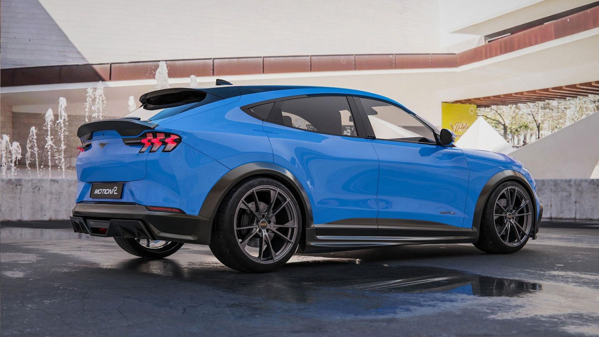 نمای سه چهارم عقب کراس اور برقی فورد موستانگ مک ای / Ford Mustang Mach-E آبی رنگ