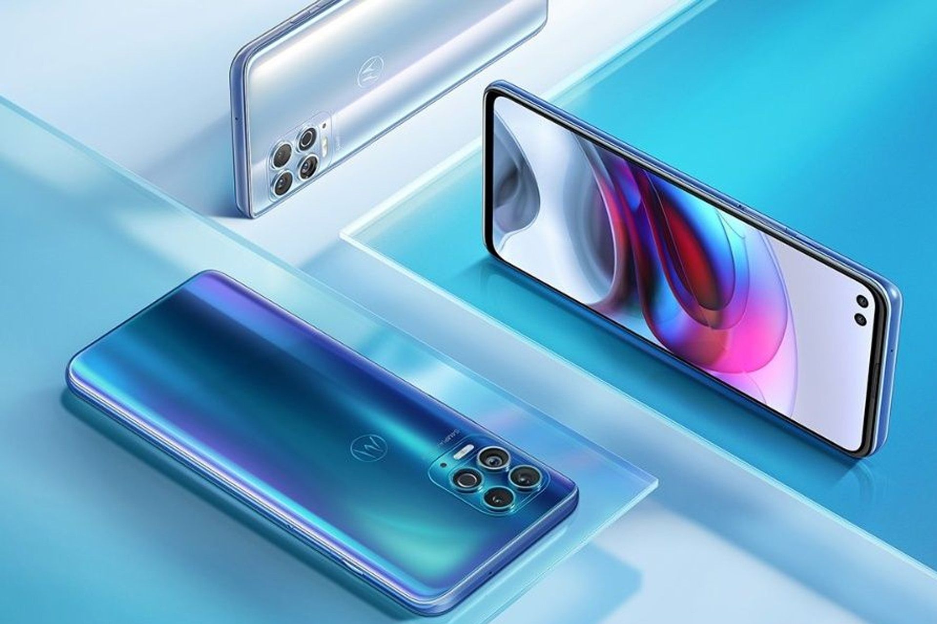 نمای پشت و نمایشگر مدل سفید و آبی موتورولا اج اس / Motorola Edge S