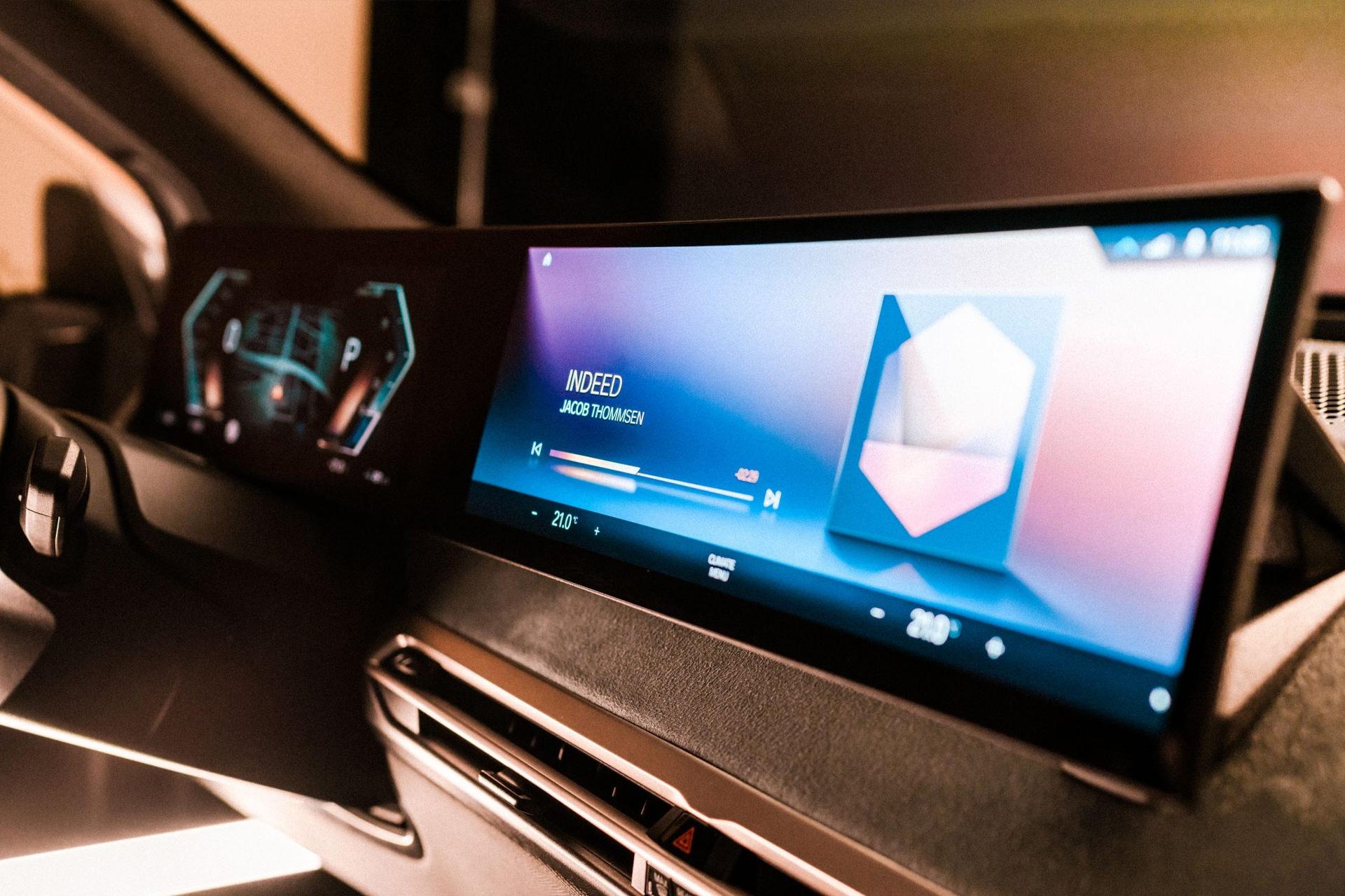 نمایشگر نسل بعد آی درایو بی ام و / BMW iDrive