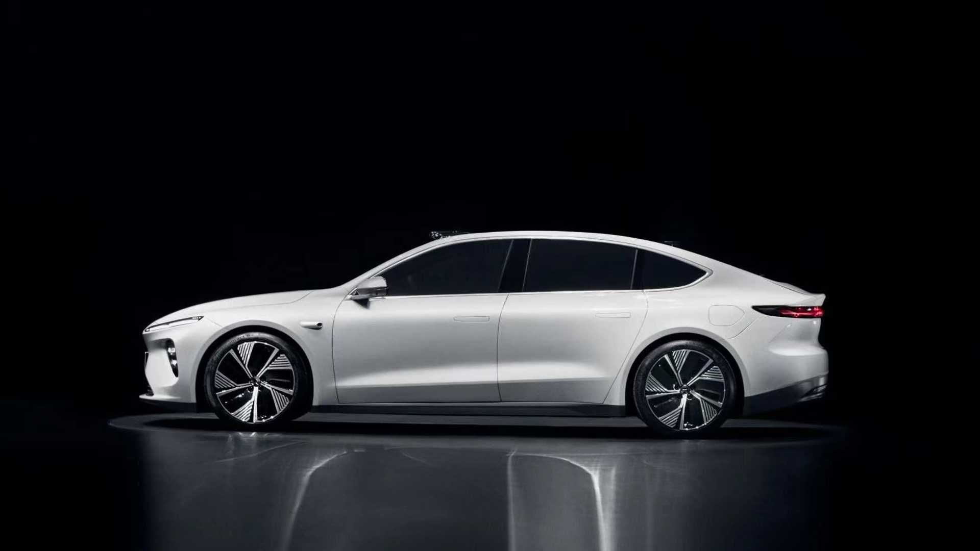 نمای جانبی خودروی الکتریکی / Electric Car سدان نیو / NIO ET7 سفید رنگ