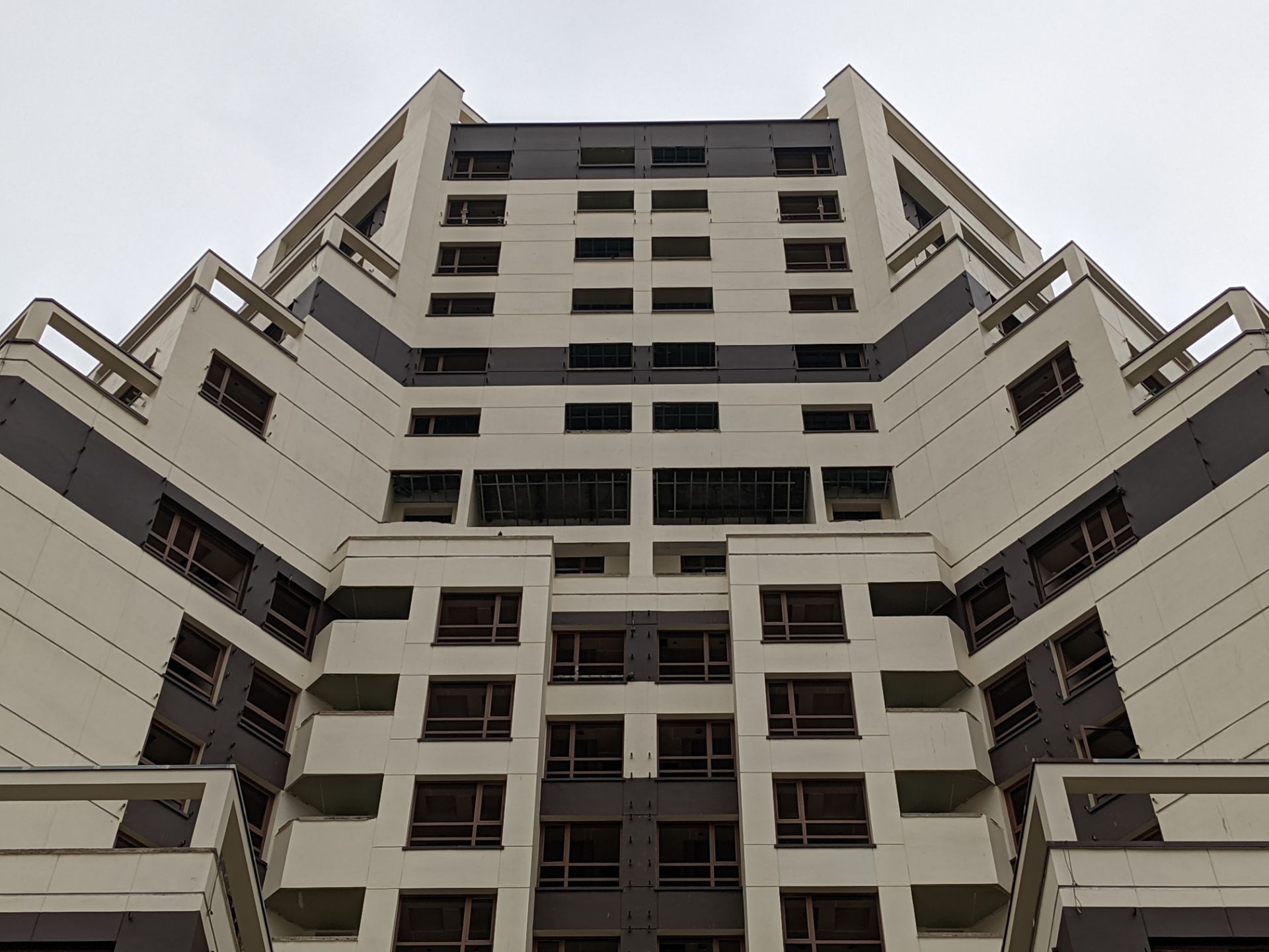 عکس نمونه با زوم ۲ برابری پیکسل ۵ در طول روز - ساختمانی در خیابان جردن