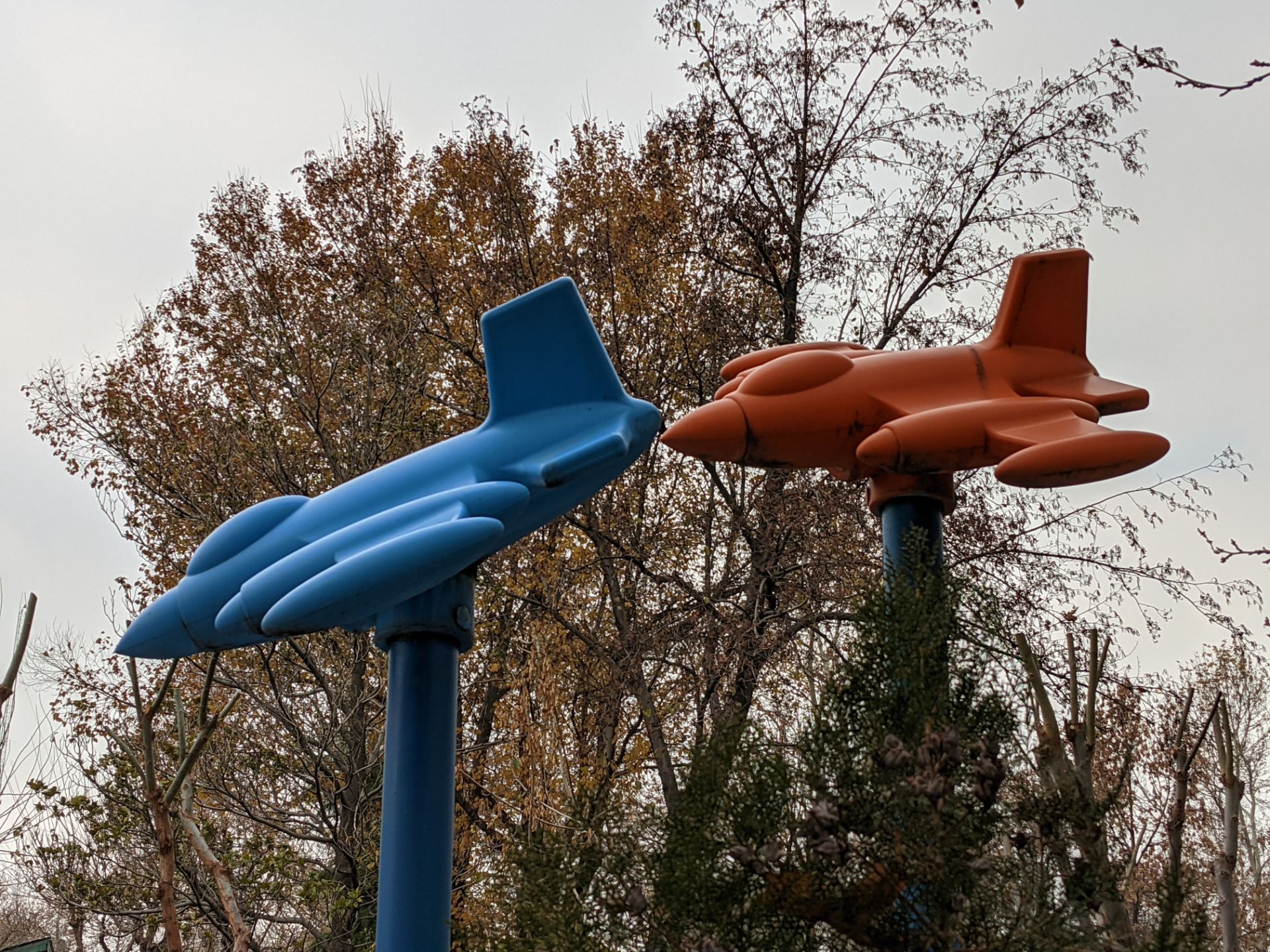 عکس نمونه با زوم ۲ برابری پیکسل ۵ در طول روز - ماکت هواپیما پارک ملت