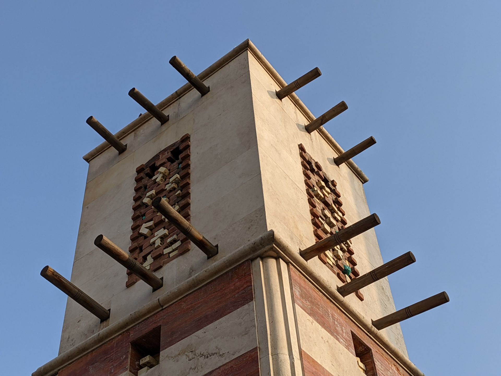 عکس نمونه با زوم ۲ برابری پیکسل ۵ در طول روز - لانه کبوتر پارک آب و آتش تهران