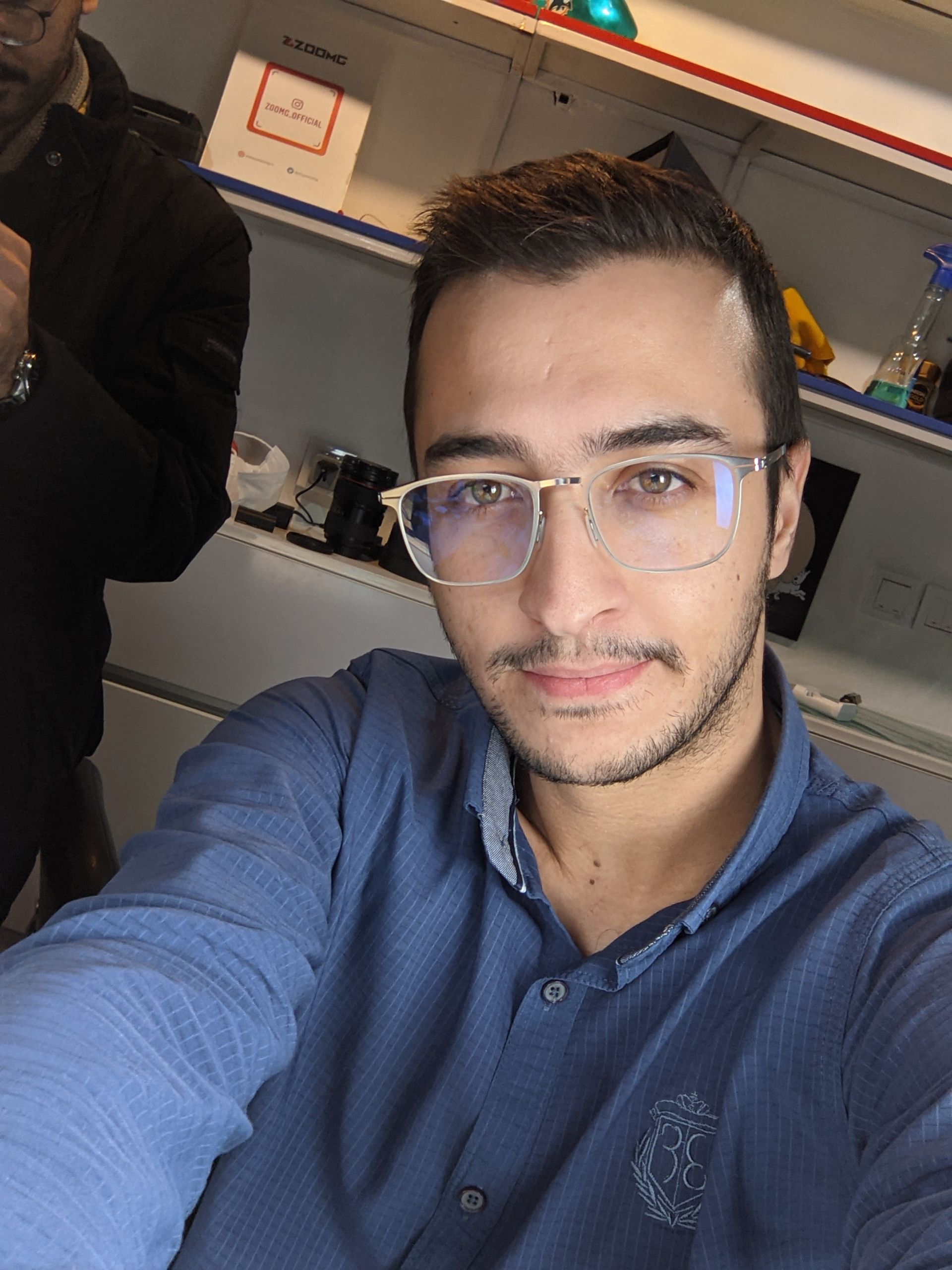 عکس نمونه سلفی پیکسل ۵ در محیط داخل - صدرا مخملی