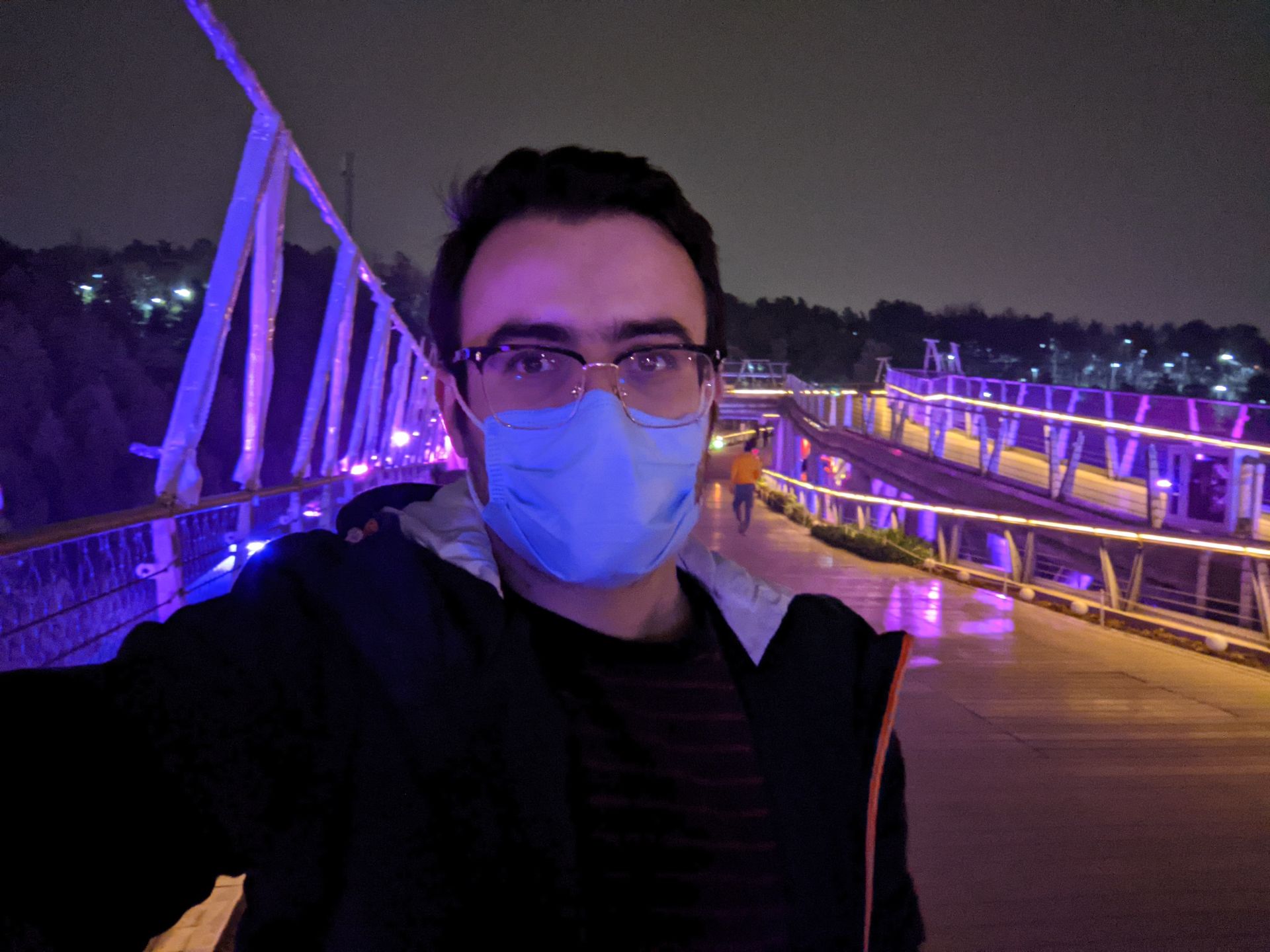 عکس نمونه سلفی پیکسل ۵ در تاریکی - مهرداد عیسی لو