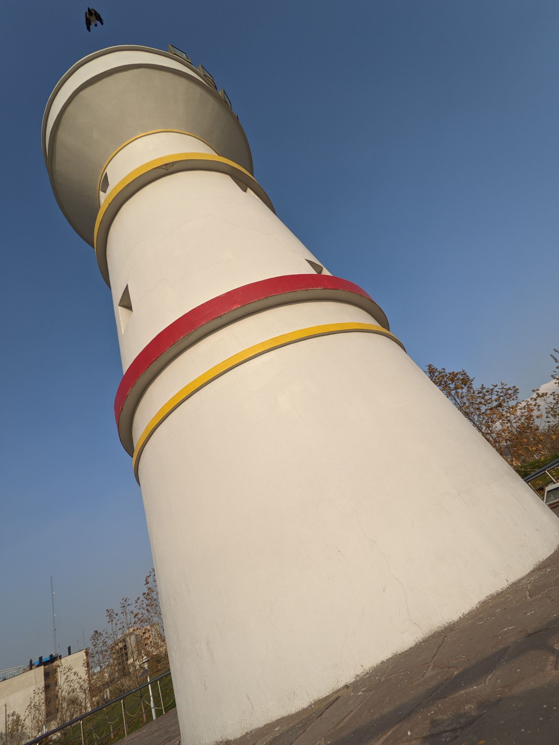 عکس نمونه دوربین اولتراواید پیکسل ۵ در طول روز - فانوس دریایی پارک آب و آتش تهران