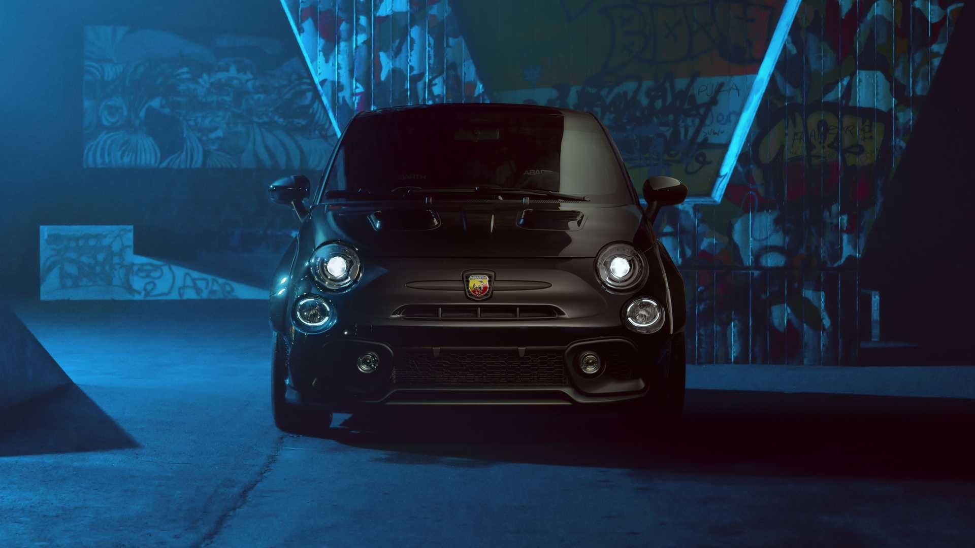 نمای جلو هاچ بک فیات آبارت 595 هرکول / Fiat Abarth 595 Hercules سیاه رنگ با تیونینگ پوگیا ریسینگ / Pogea Racing