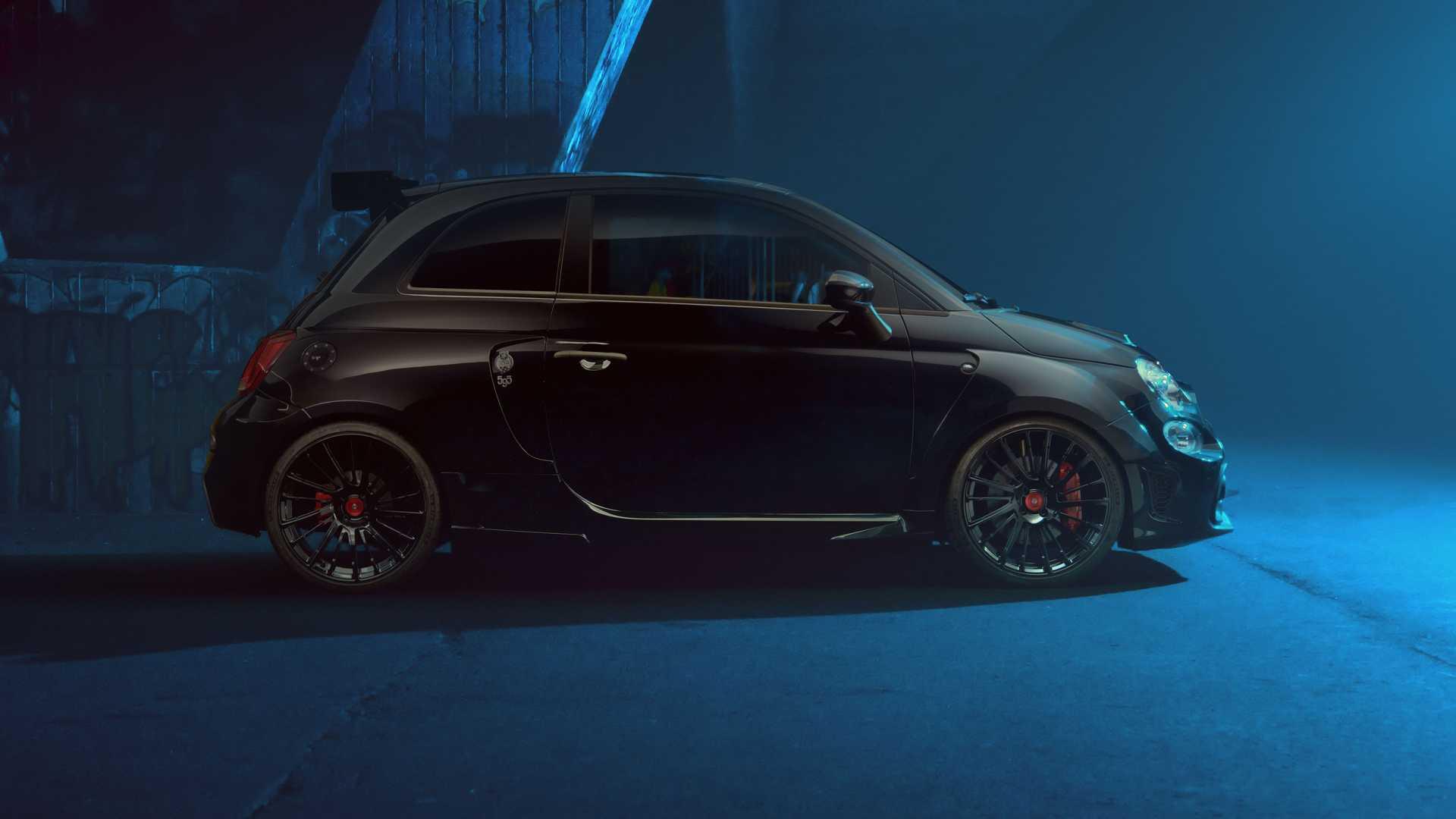 نمای پروفیل جانبی هاچ بک فیات آبارت 595 هرکول / Fiat Abarth 595 Hercules سیاه رنگ با تیونینگ پوگیا ریسینگ / Pogea Racing
