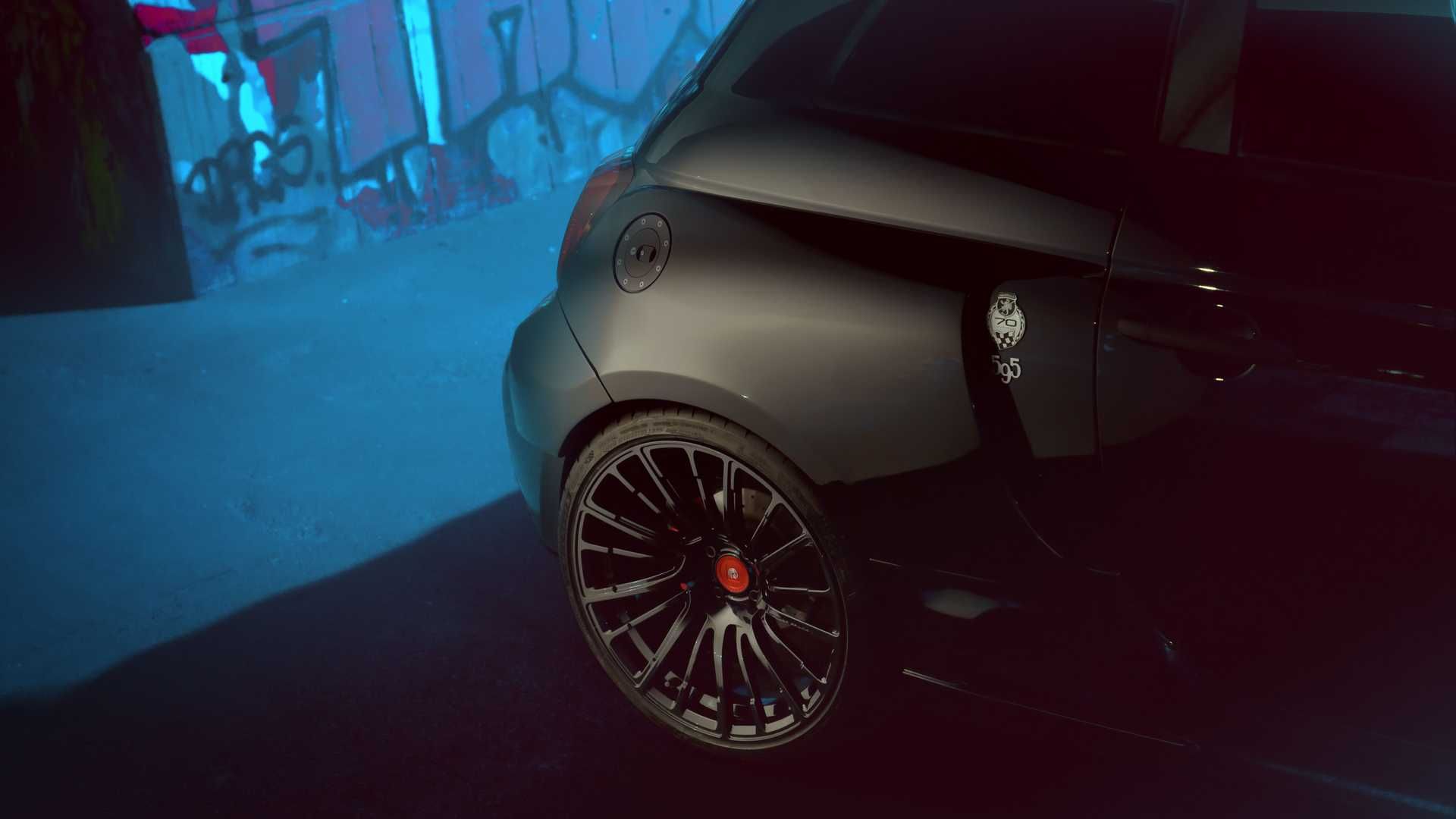 سپر عقب هاچ بک فیات آبارت 595 هرکول / Fiat Abarth 595 Hercules سیاه رنگ با تیونینگ پوگیا ریسینگ / Pogea Racing