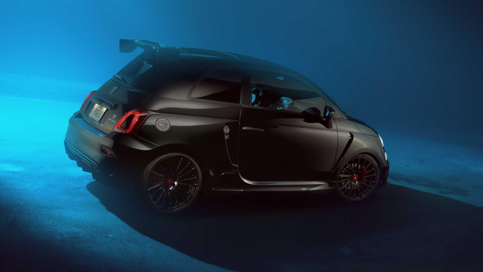 نمای بالا هاچ بک فیات آبارت 595 هرکول / Fiat Abarth 595 Hercules سیاه رنگ با تیونینگ پوگیا ریسینگ / Pogea Racing