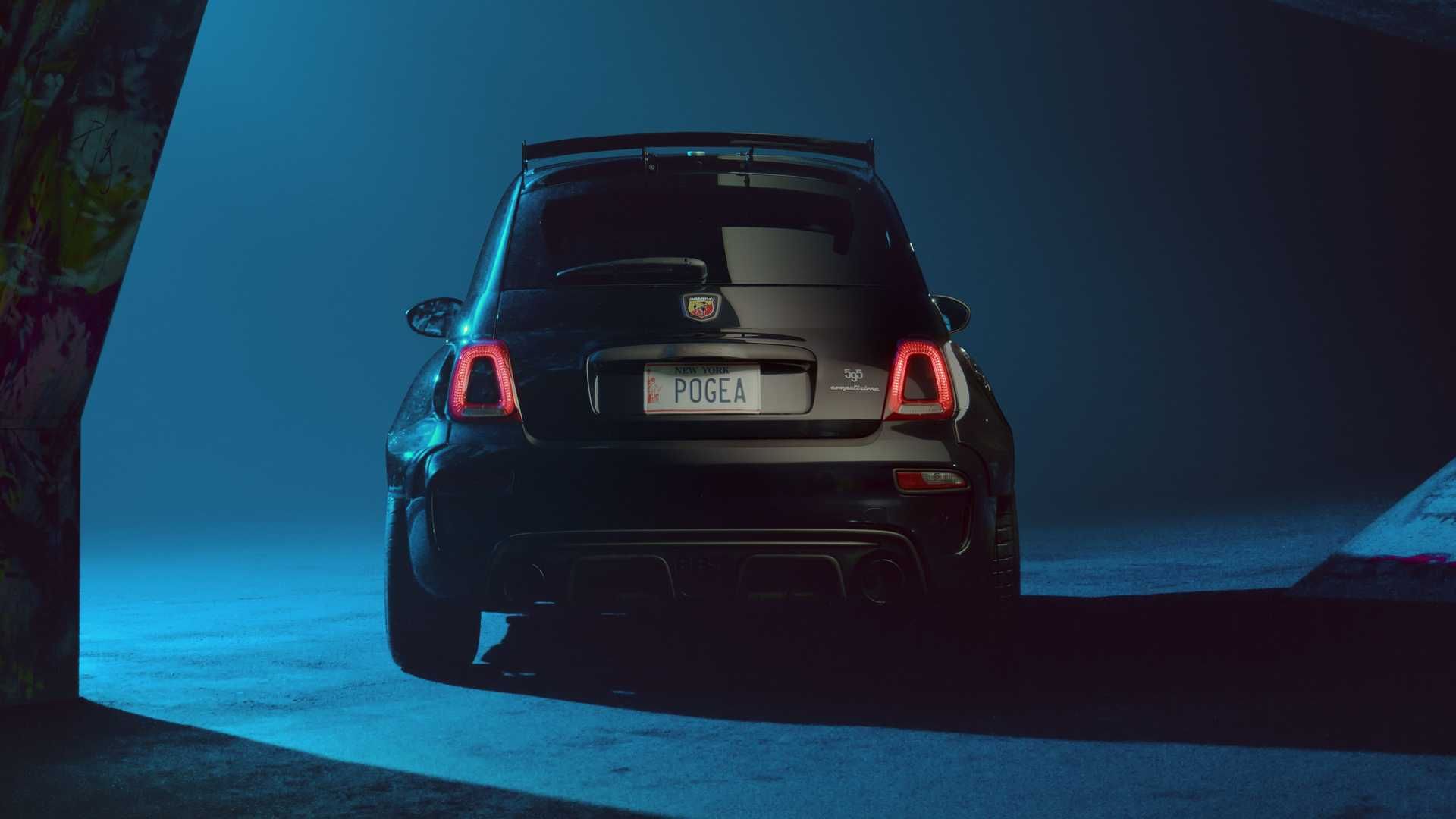 نمای عقب هاچ بک فیات آبارت 595 هرکول / Fiat Abarth 595 Hercules سیاه رنگ با تیونینگ پوگیا ریسینگ / Pogea Racing