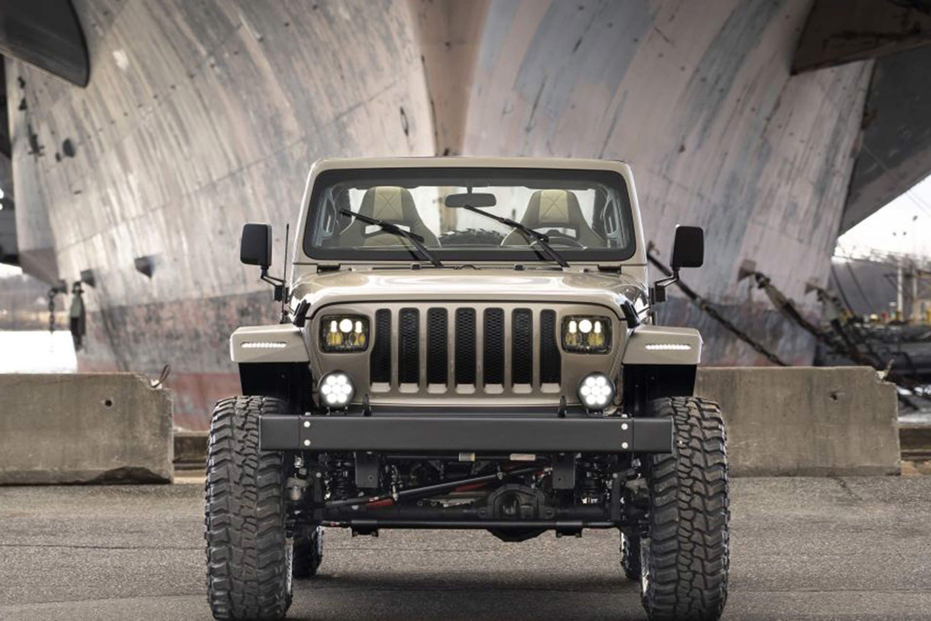 نمای جلو کوادراتک جیپ رانگلر / Quadratec Jeep Wrangler