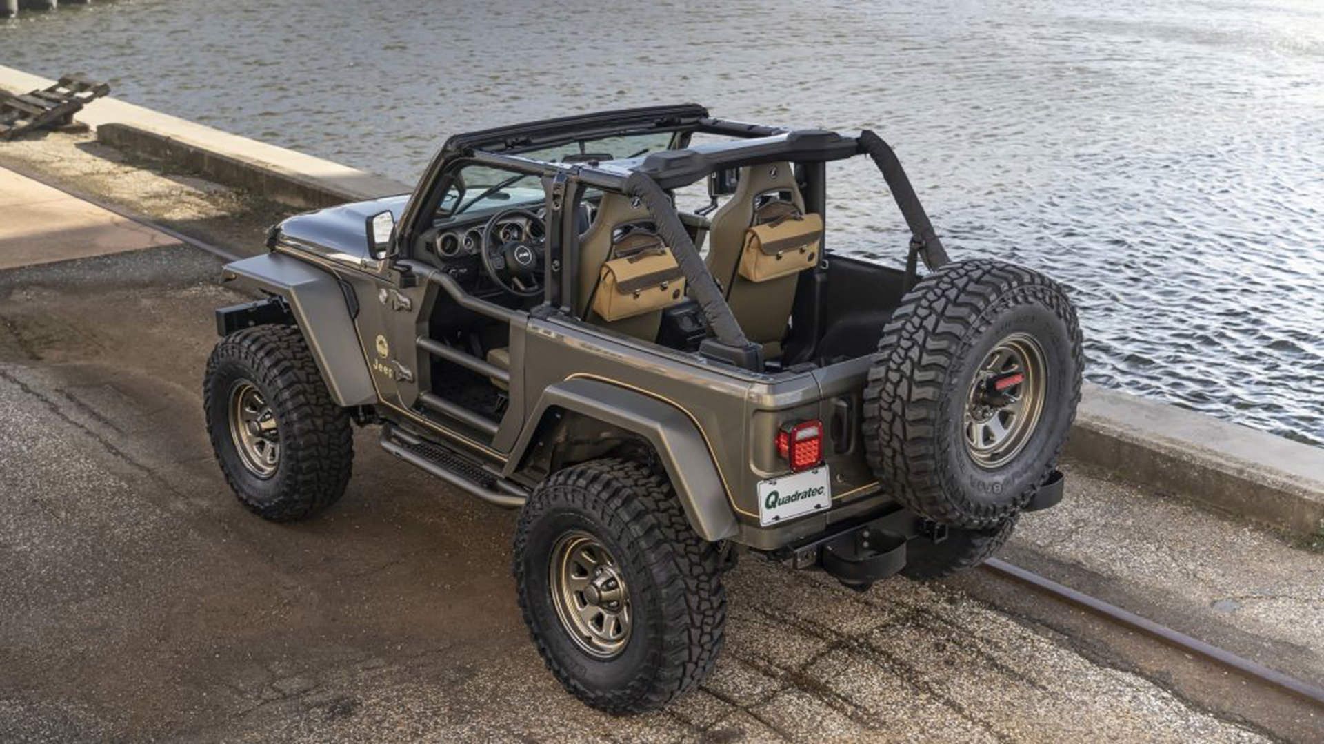نمای بالا کوادراتک جیپ رانگلر / Quadratec Jeep Wrangler