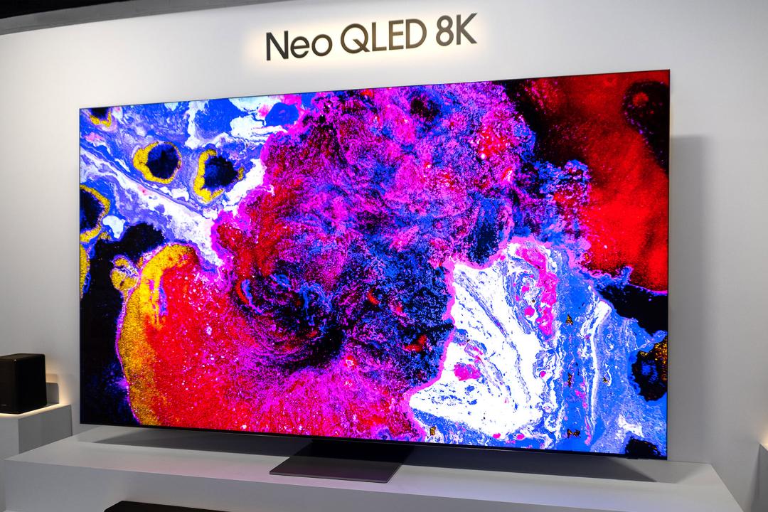 تلویزیون سامسونگ نئو کیولد / Samsung Neo QLED در دنیای واقعی روی دیوار