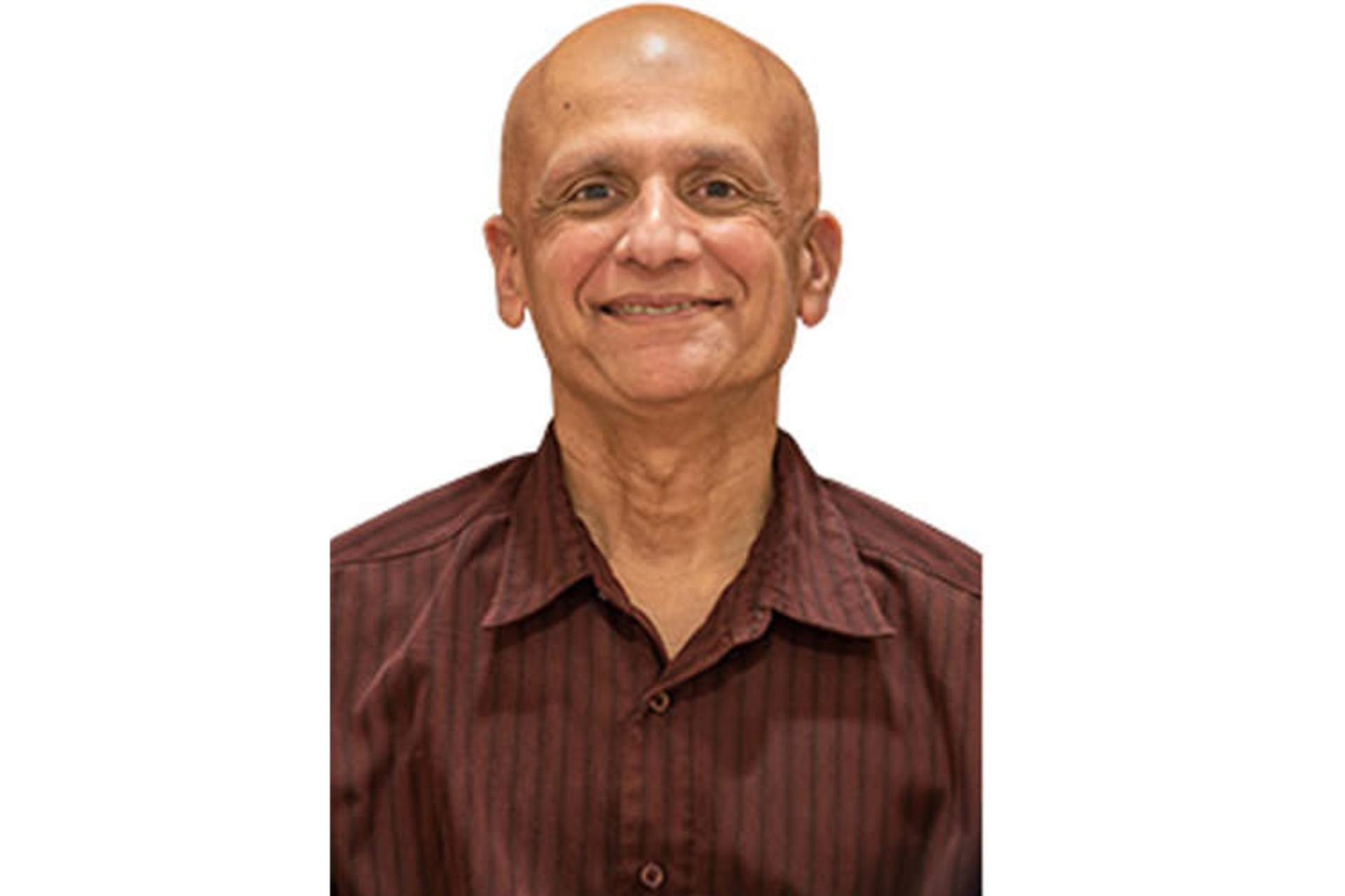 لبخند مرد کچل سانیل شنوی / Sunil Shenoy مدیر جدید اینتل