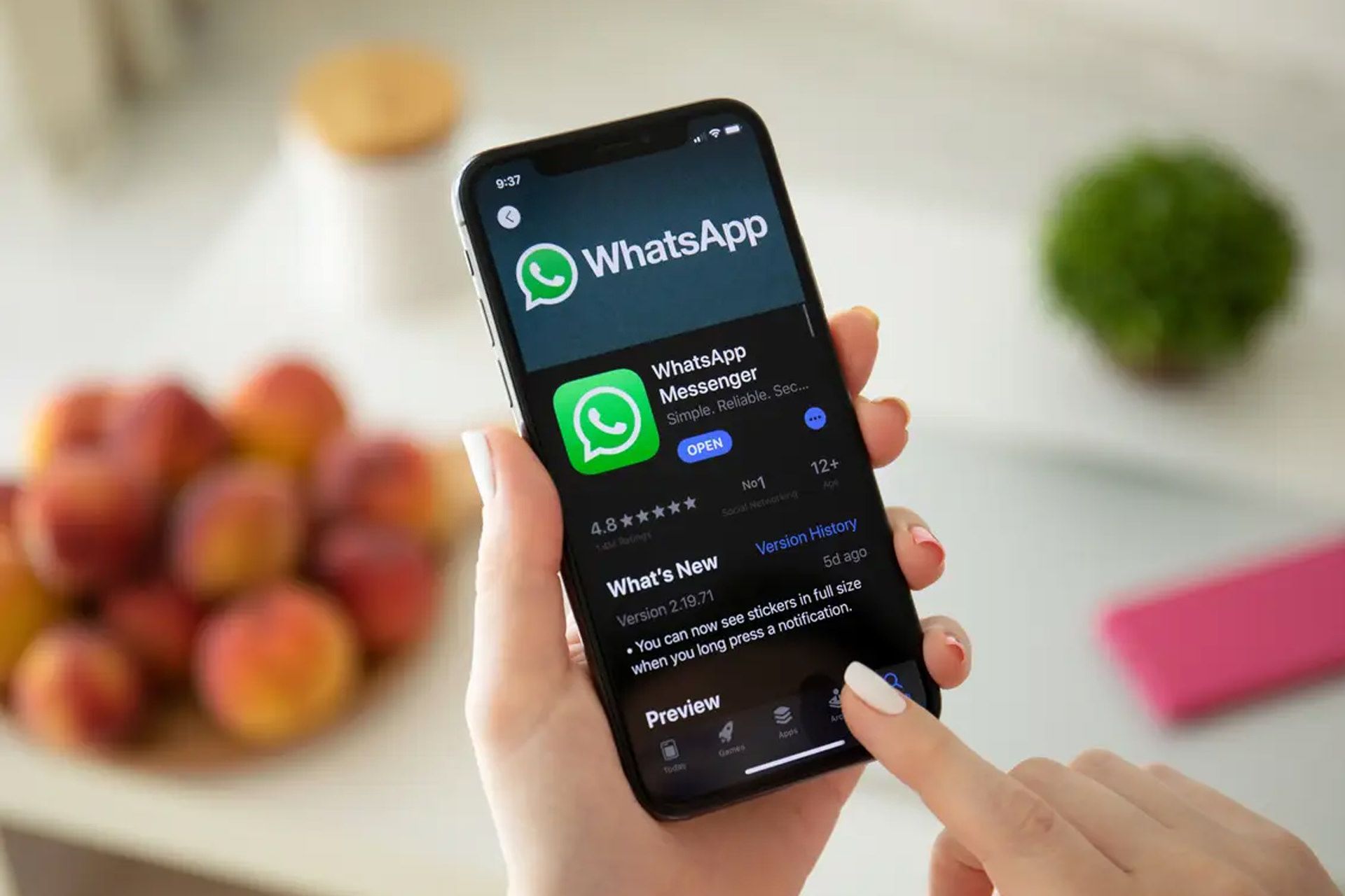 واتساپ / WhatsApp روی آیفون 11 در اپ استور