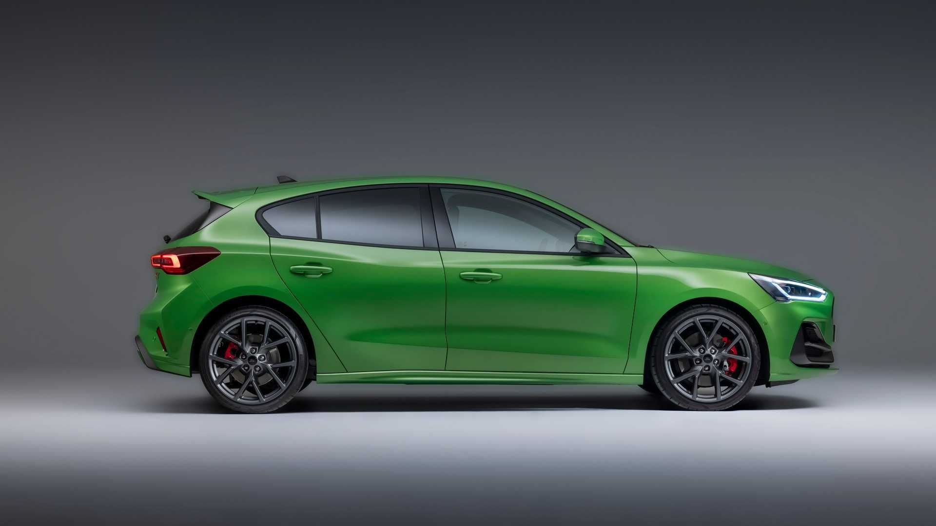 نمای جانبی فورد فوکوس فیس لیفت / 2022 Ford Focus سبز رنگ