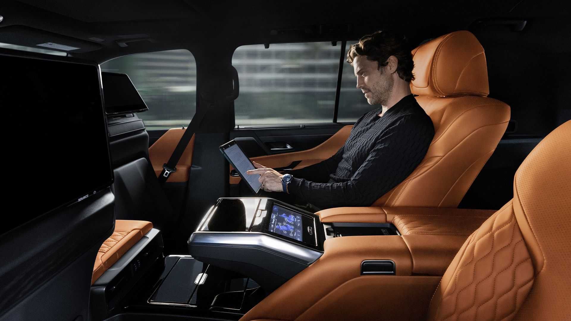  Lexus LX 2022 نمای سرنشین عقب لکسوس ال ایکس