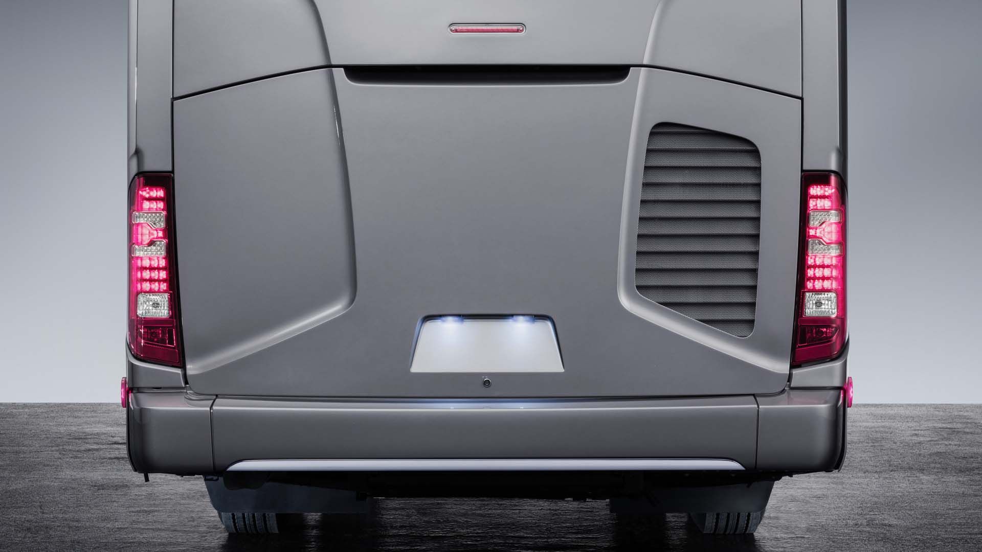 نمای عقب اتوبوس لوکس مرسدس بنز توررایدر / Mercedes-Benz Tourrider BUS