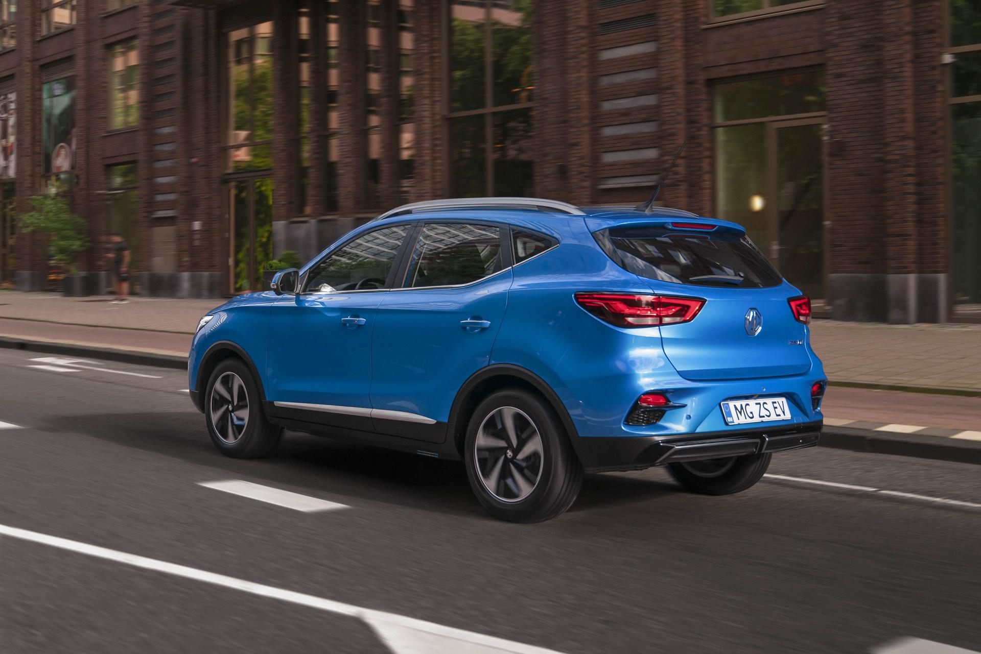 MG ZS EV 2022 نمای پشت شاسی بلند برقی ام جی