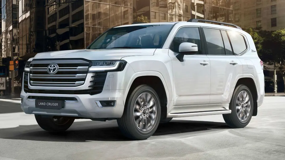 تویوتا لندکروزر / 2022 Toyota Land Cruiser سفید رنگ