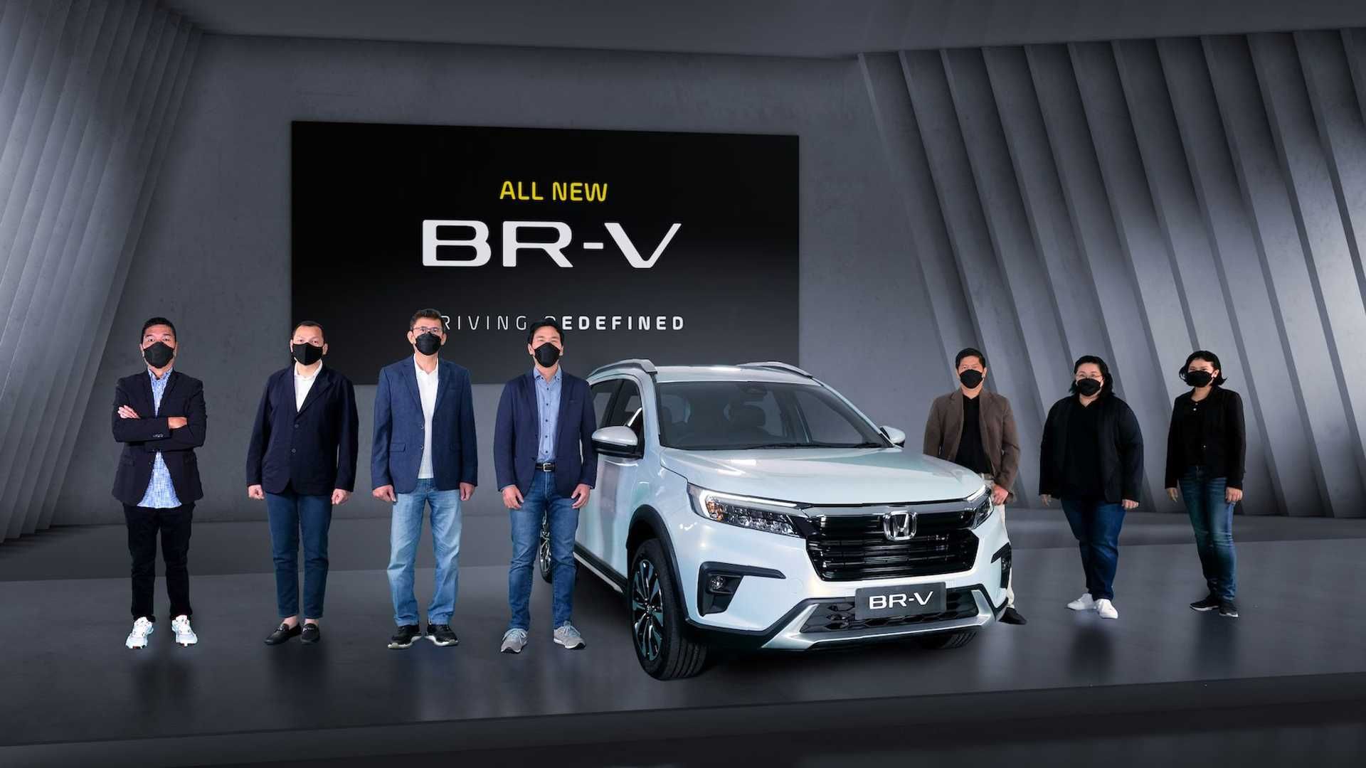 نمای جلو کراس اور هوندا بی آر وی / 2022 Honda BR-V سفید رنگ
