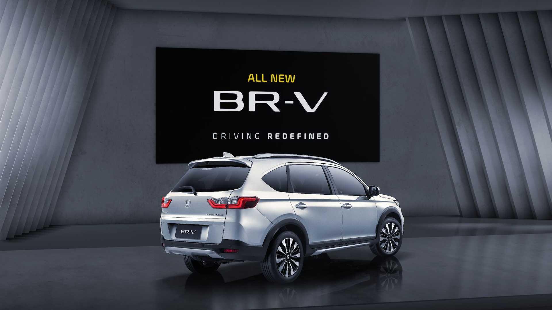 نمای سه چهارم عقب کراس اور هوندا بی آر وی / 2022 Honda BR-V
