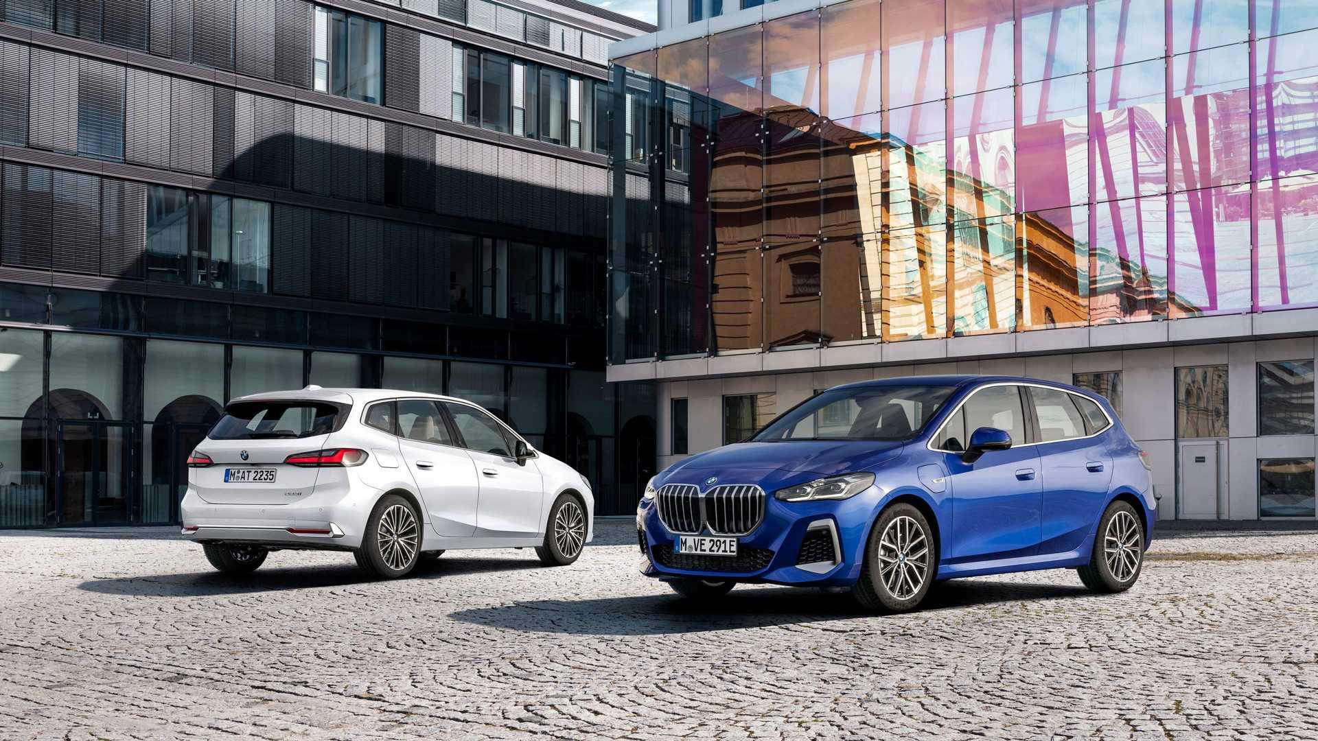 بی ام و سری 2 اکتیو تورر پلاگین هیبرید / 2022 BMW 2 Series Active Tourer آبی و سفید رنگ