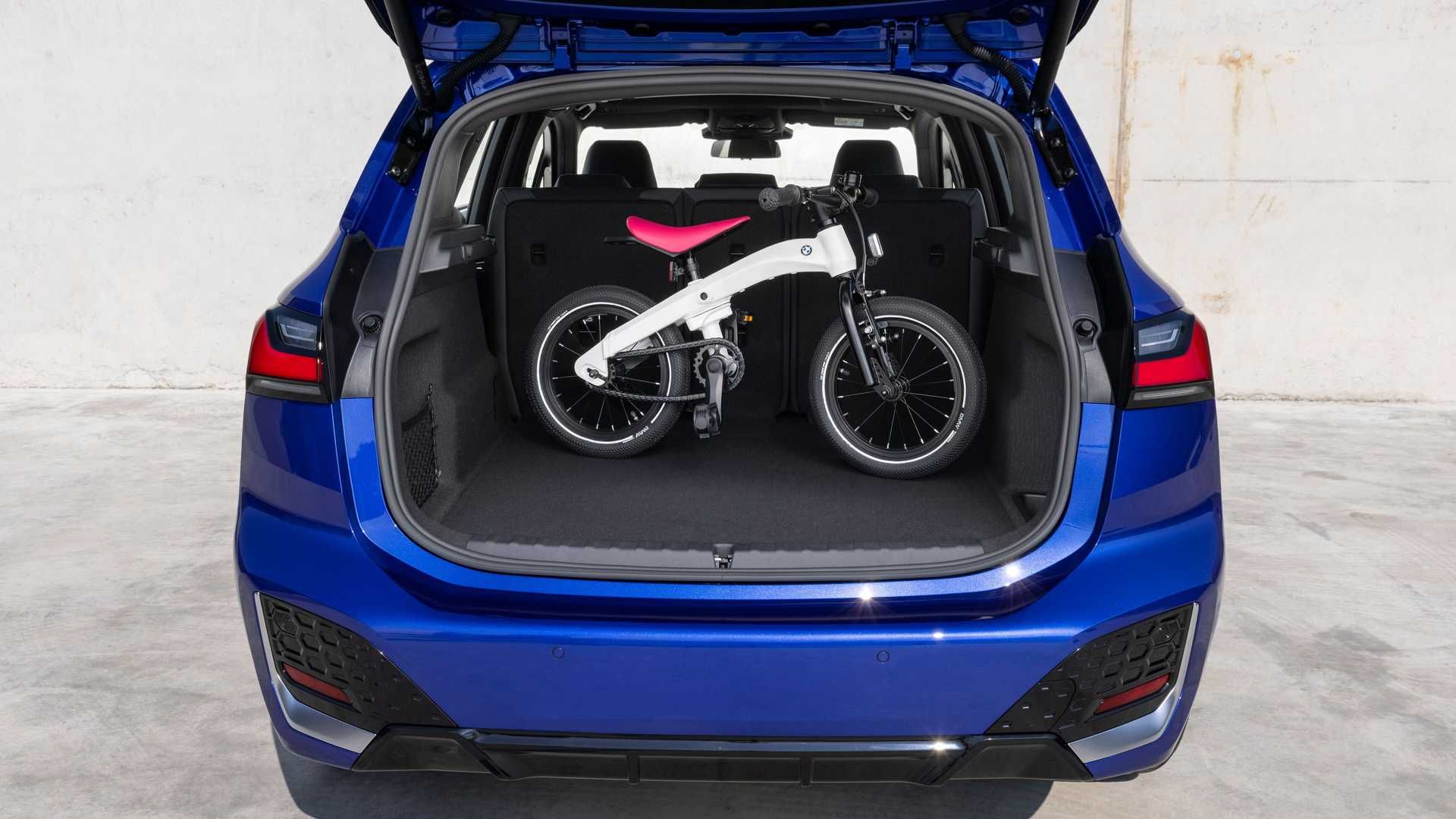 صندوق عقب بی ام و سری 2 اکتیو تورر پلاگین هیبرید / 2022 BMW 2 Series Active Tourer آبی رنگ