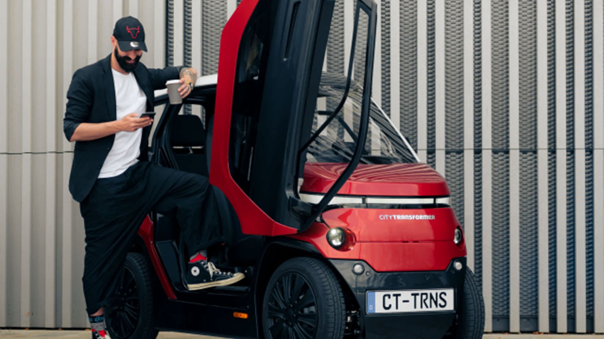 نمای جلو خودروی الکتریکی کوچک سیتی ترانسفورمر / City Transformer microcar قرمز رنگ