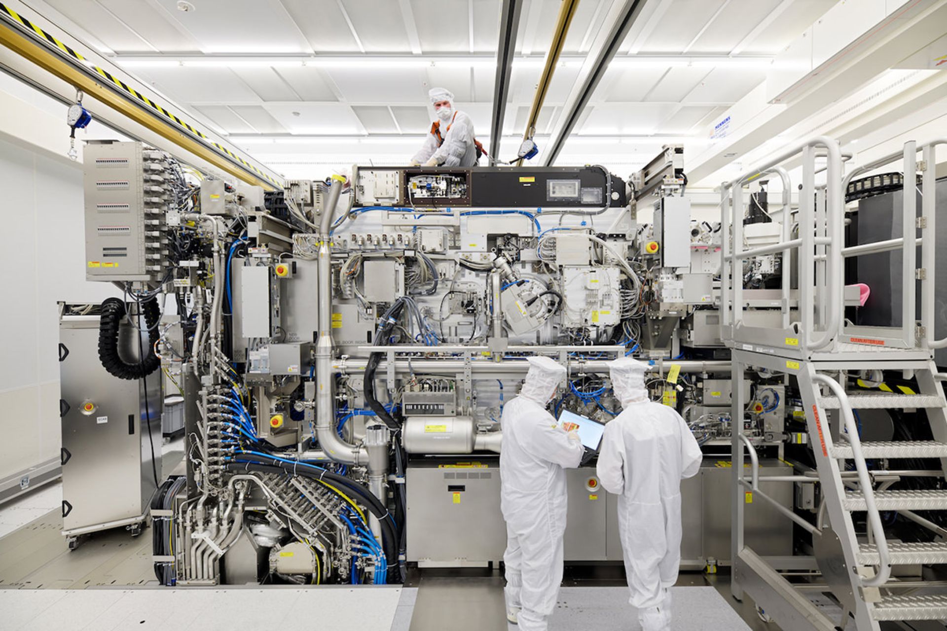 دستگاه لیتوگرافی فرابنفش EUV