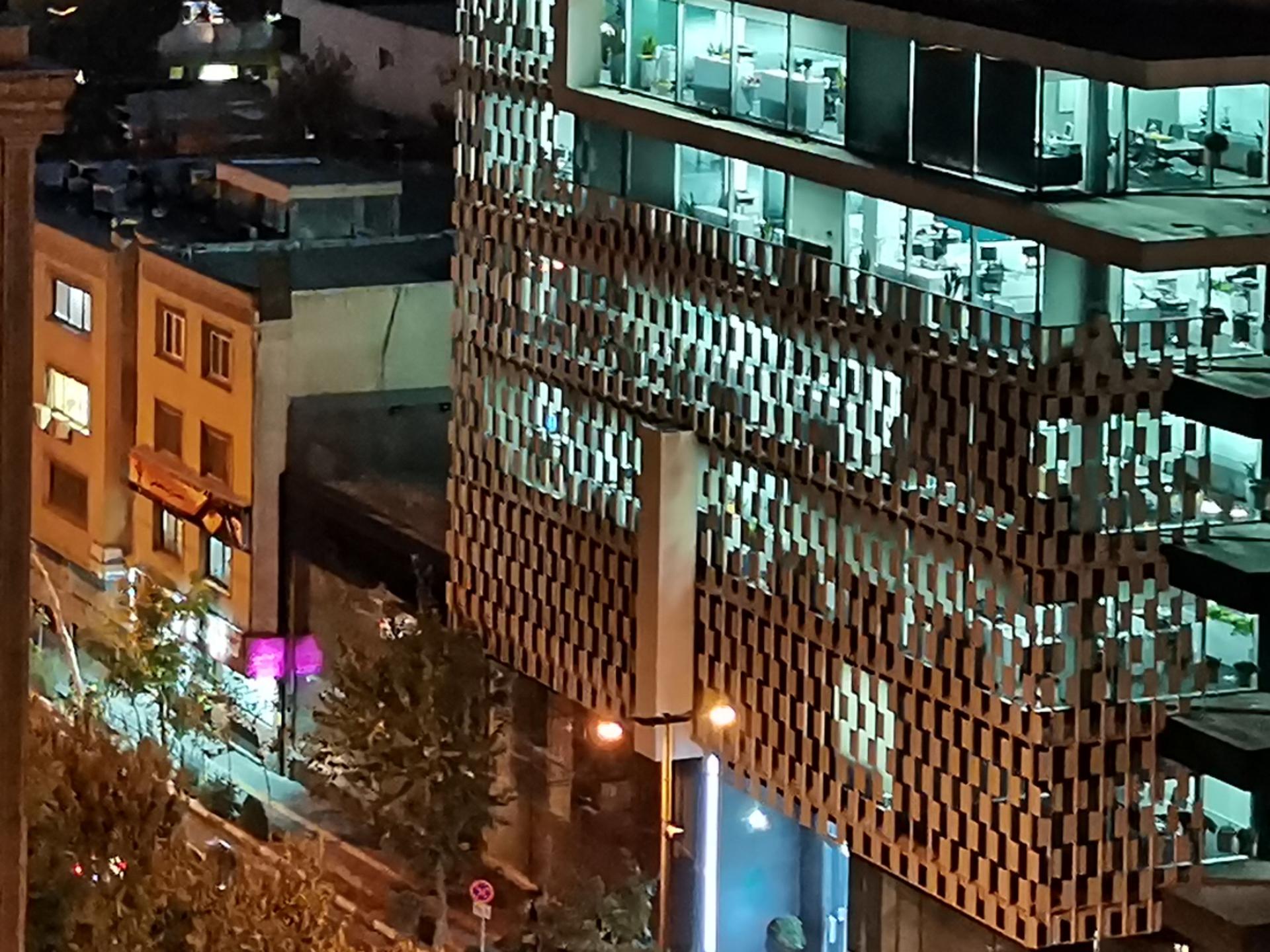 برش واقعی عکس دوربین اصلی نوا ۸ در شب