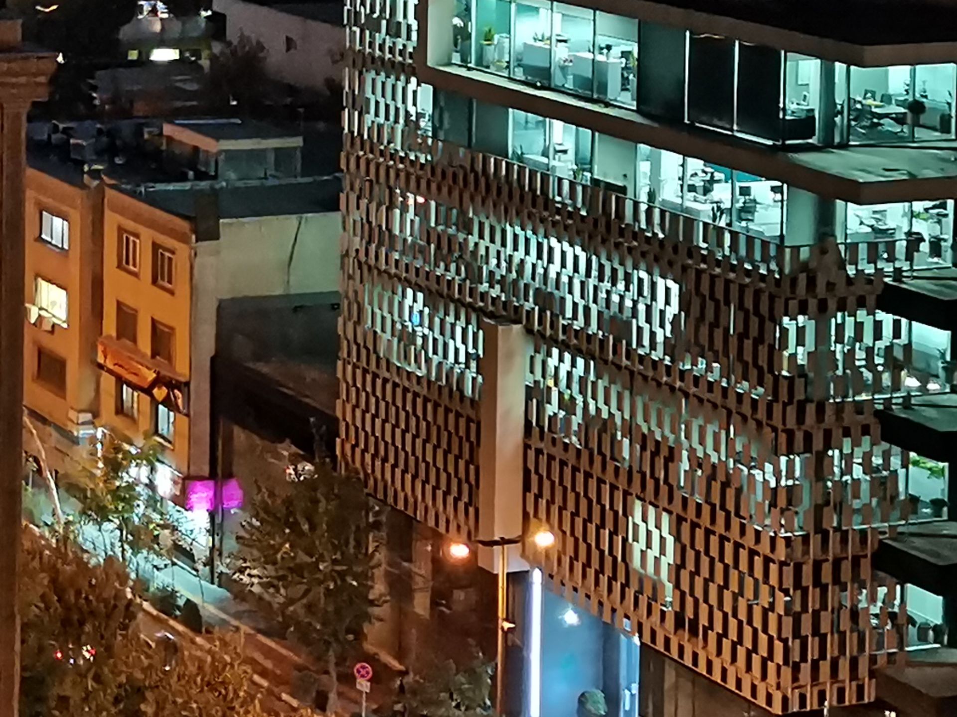 برش واقعی عکس دوربین اصلی نوا ۸ در شب