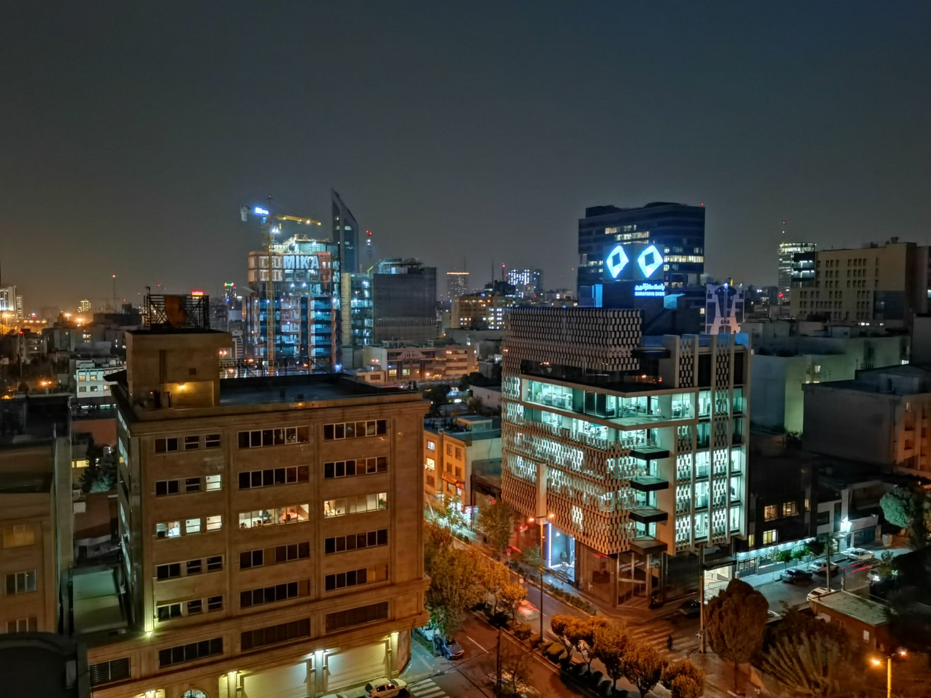 عکس نایت مد دوربین اصلی نوا ۸