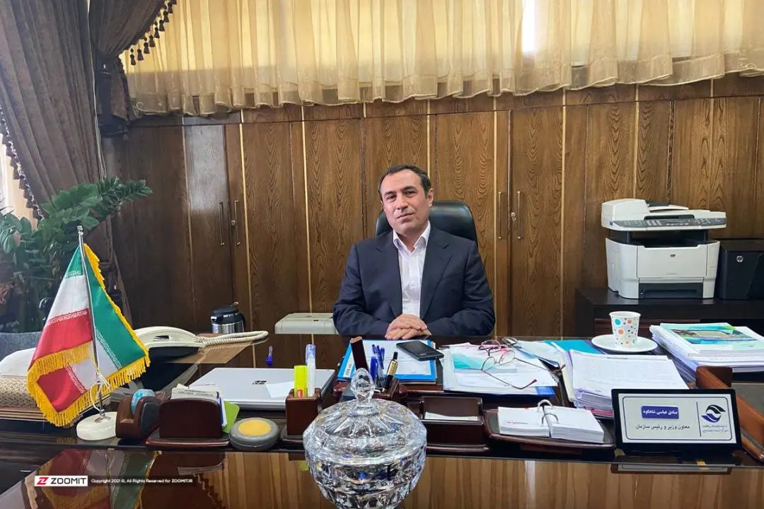 صادق عباسی شاهکوه، مدیر جدید سازمان فناوری اطلاعات ایران پشت میز