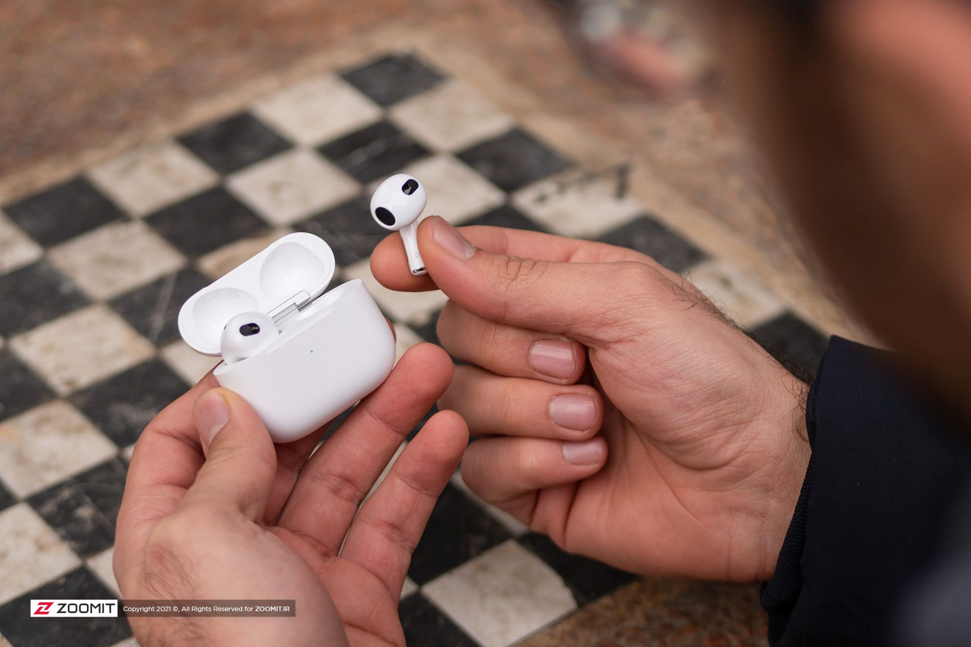 Apple Airpod 3 in hand