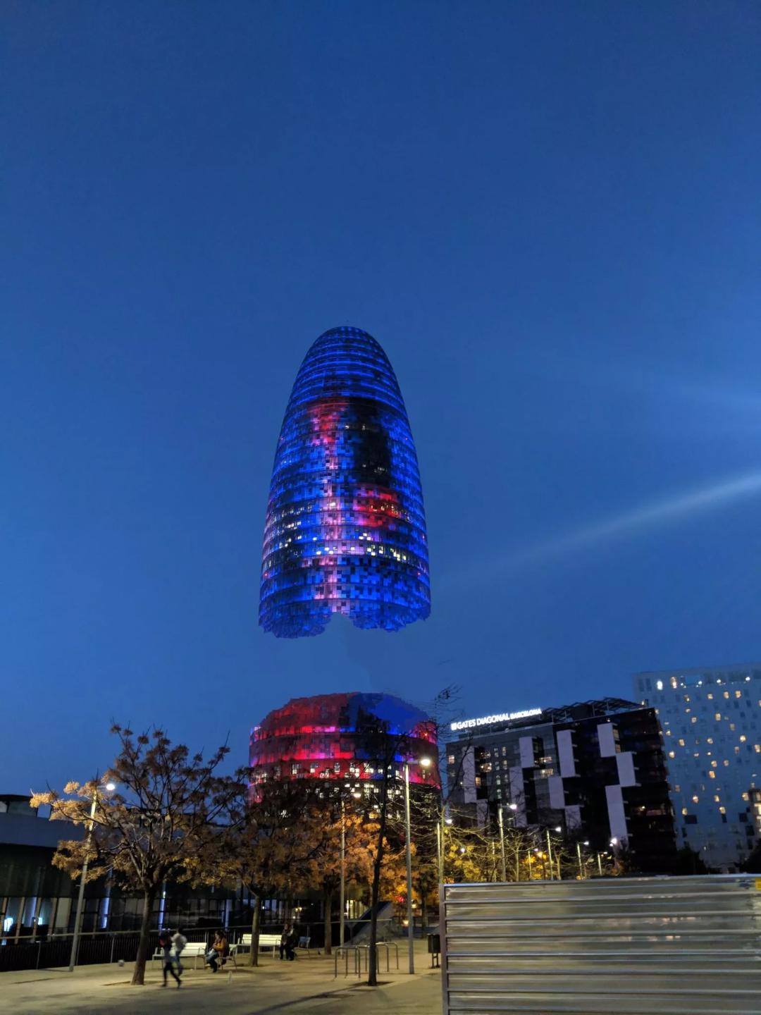 agbar-tower-google-pixel-6-magic-eraser