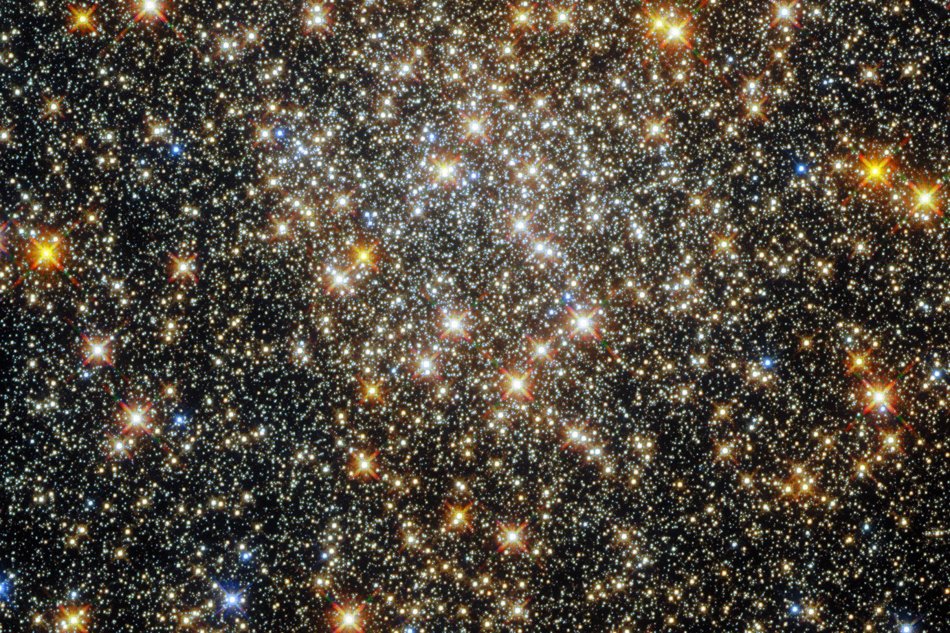 Image captured by Hubble of a star cluster at the heart of the Milky Way