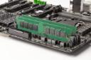 نمای کناری رم کروشیال CT8G4DFS824A ظرفیت 8 گیگابایت از نوع DDR4-2400