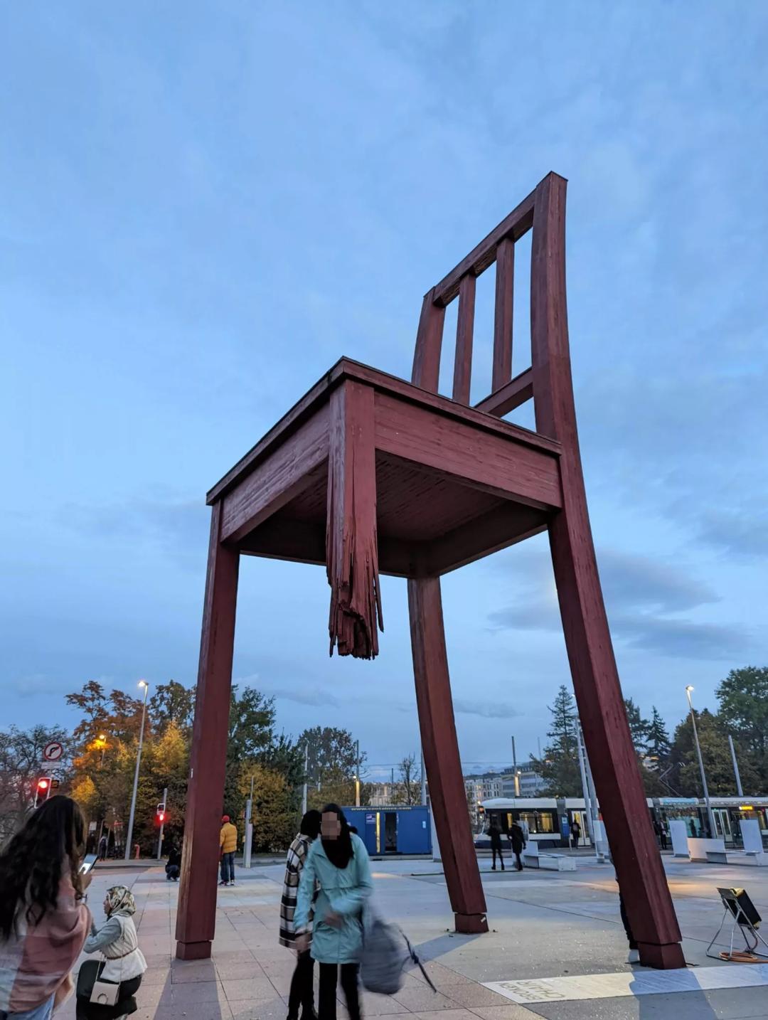 geneva-broken-chair