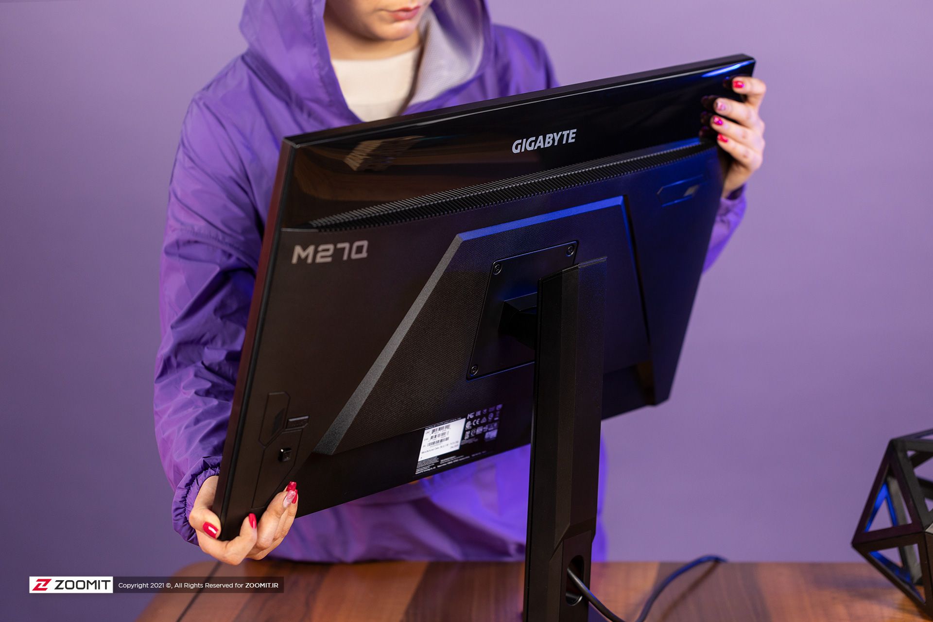 تغییر زاویه مانیتور گیگابایت M27Q